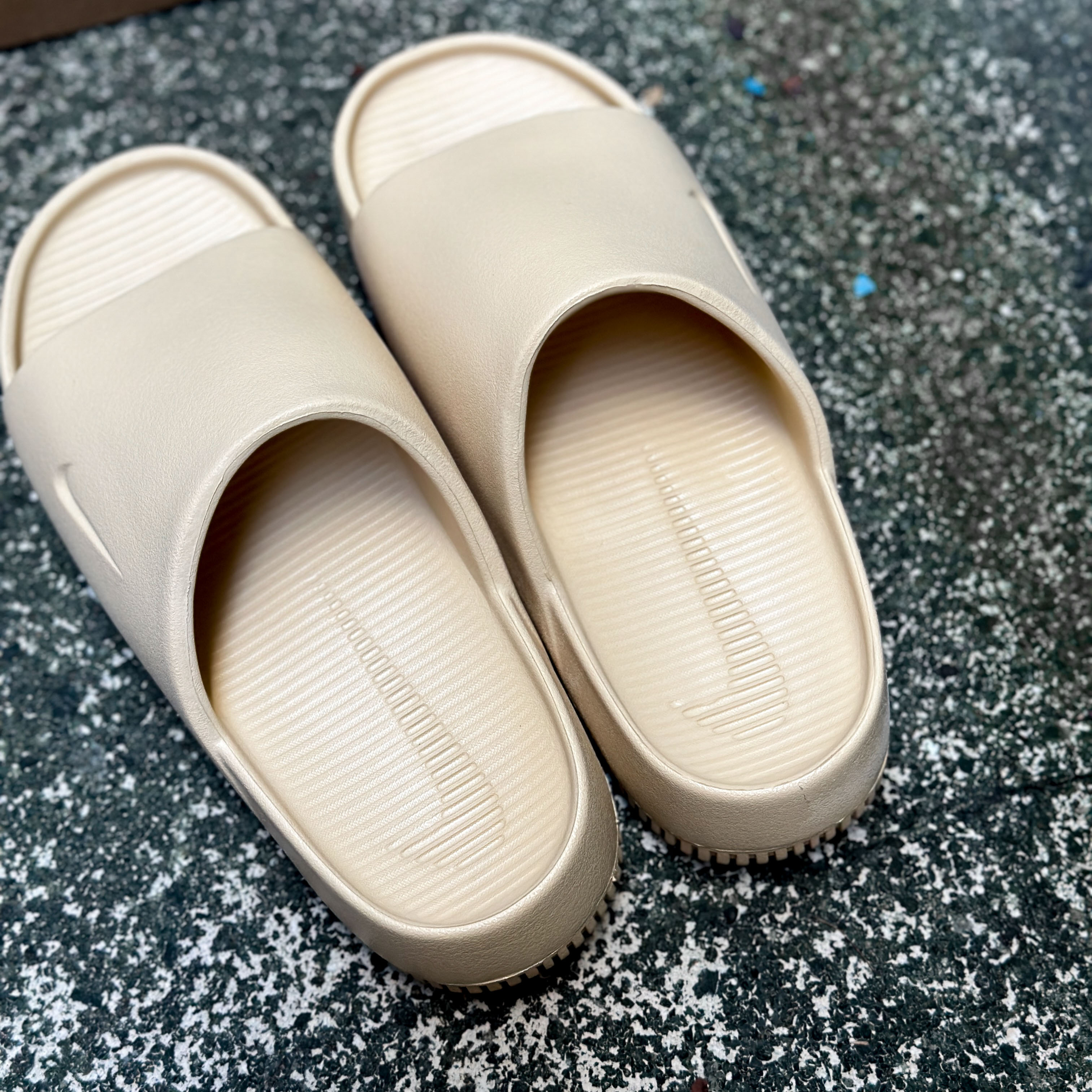 NIKE CALM SLIDE 麵包拖鞋奶油黃女鞋DX4816-200