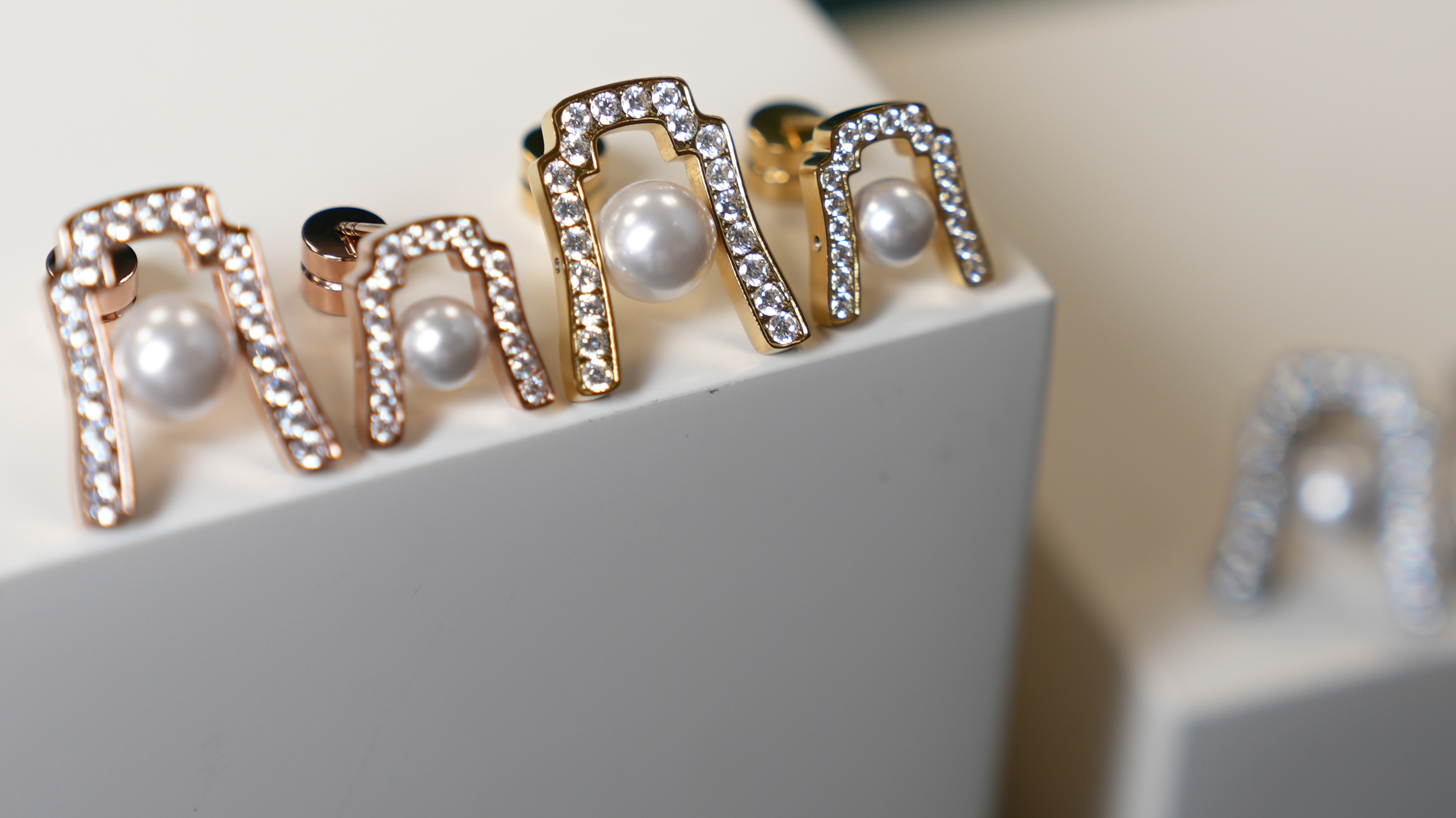 伊絲塔爾 財來運轉珍珠耳環(貨布鑰匙系列)