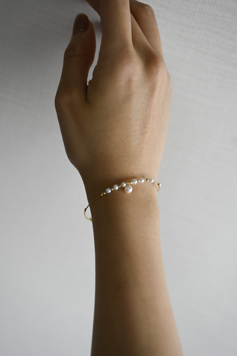 18K Mini Akoya Pearl Thin Bangle