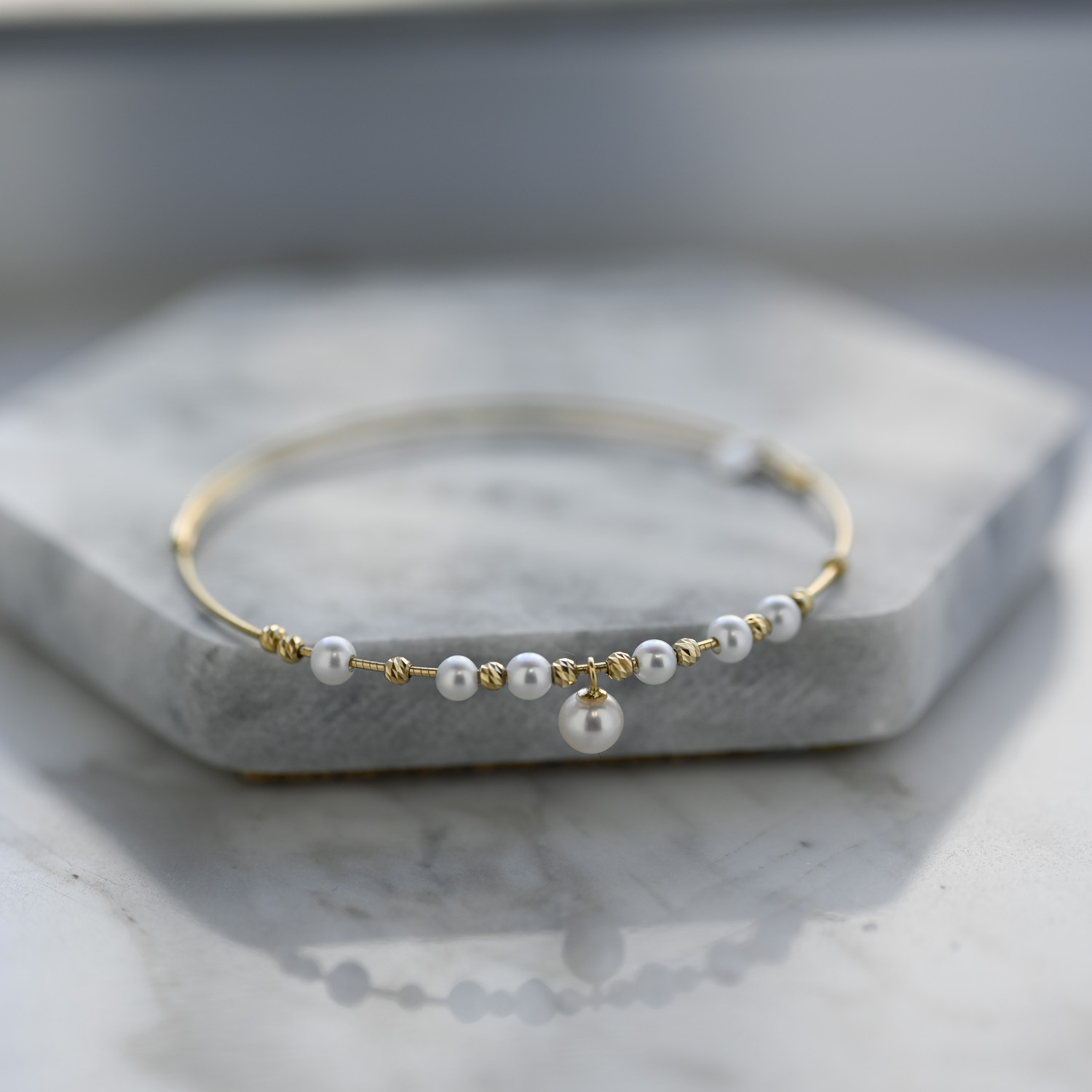 18K Mini Akoya Pearl Thin Bangle