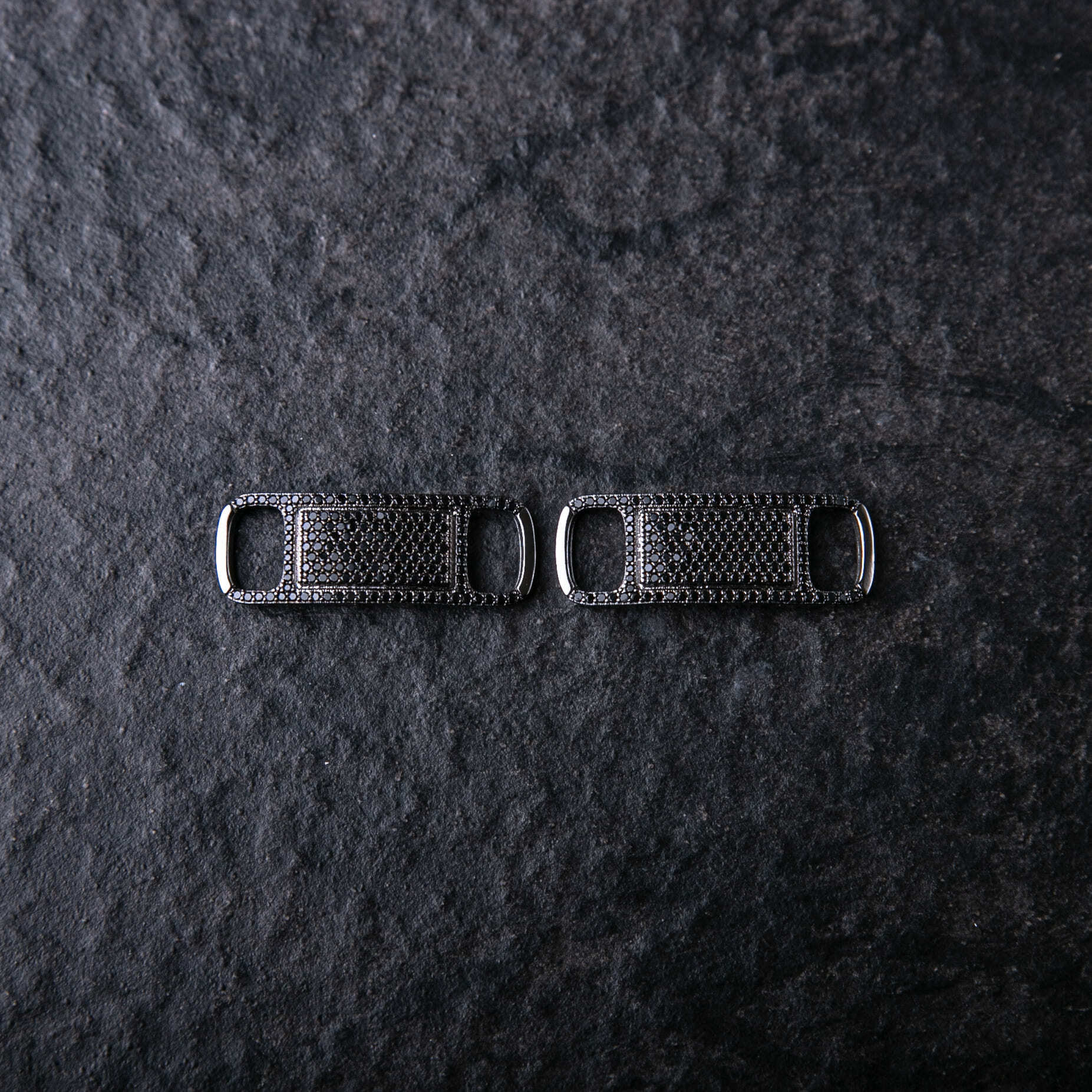 黑色鋯石經典滿鑲鞋帶扣