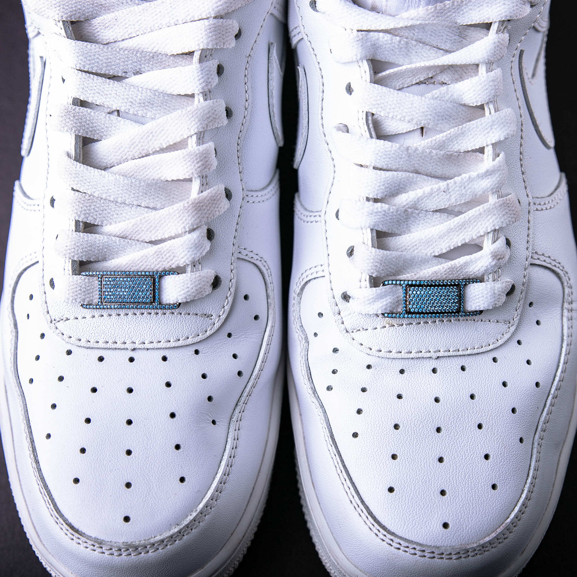 海藍鋯石經典滿鑲鞋帶扣