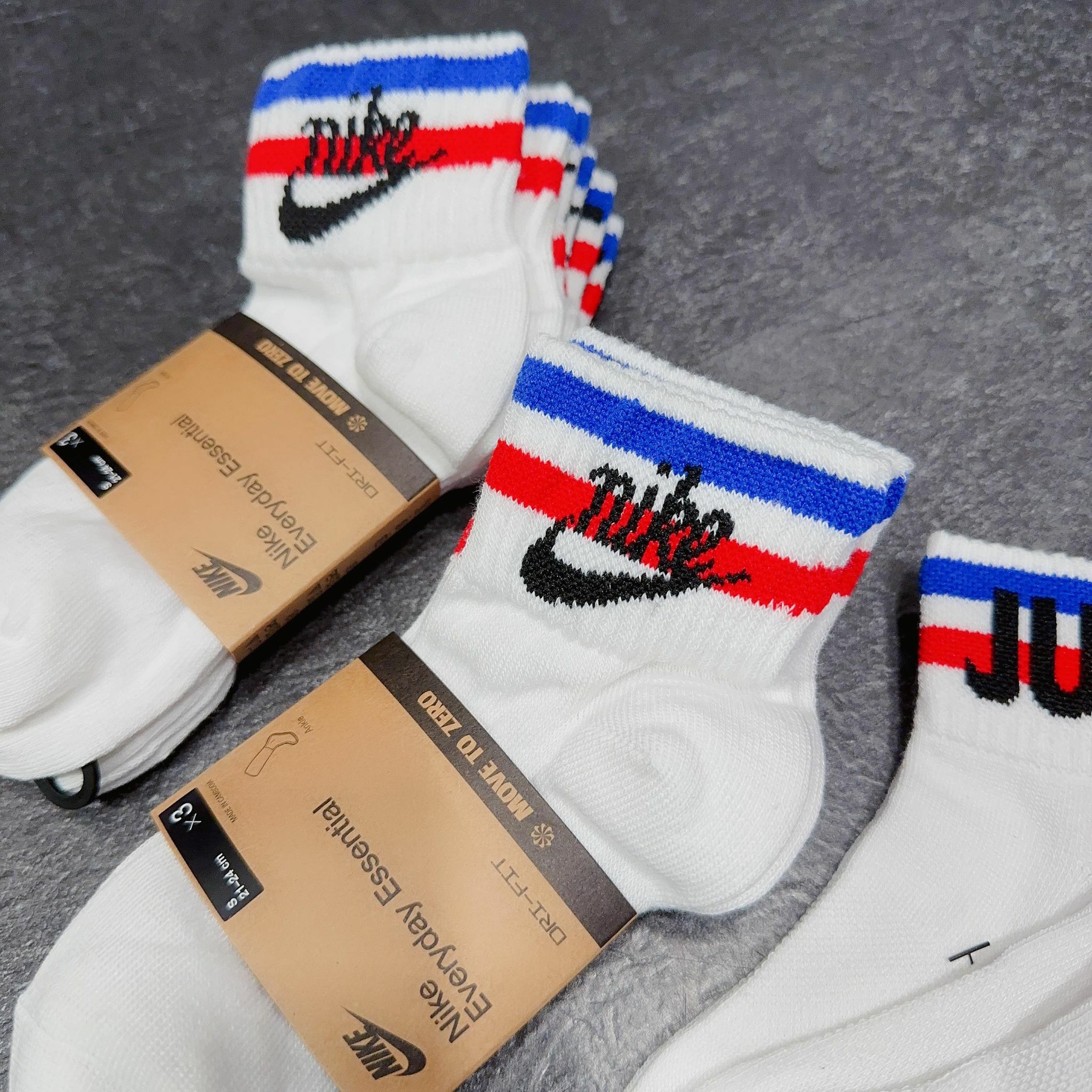 NIKE EVERYDAY ESSENTIAL LOGO SOCKS 藍紅條紋