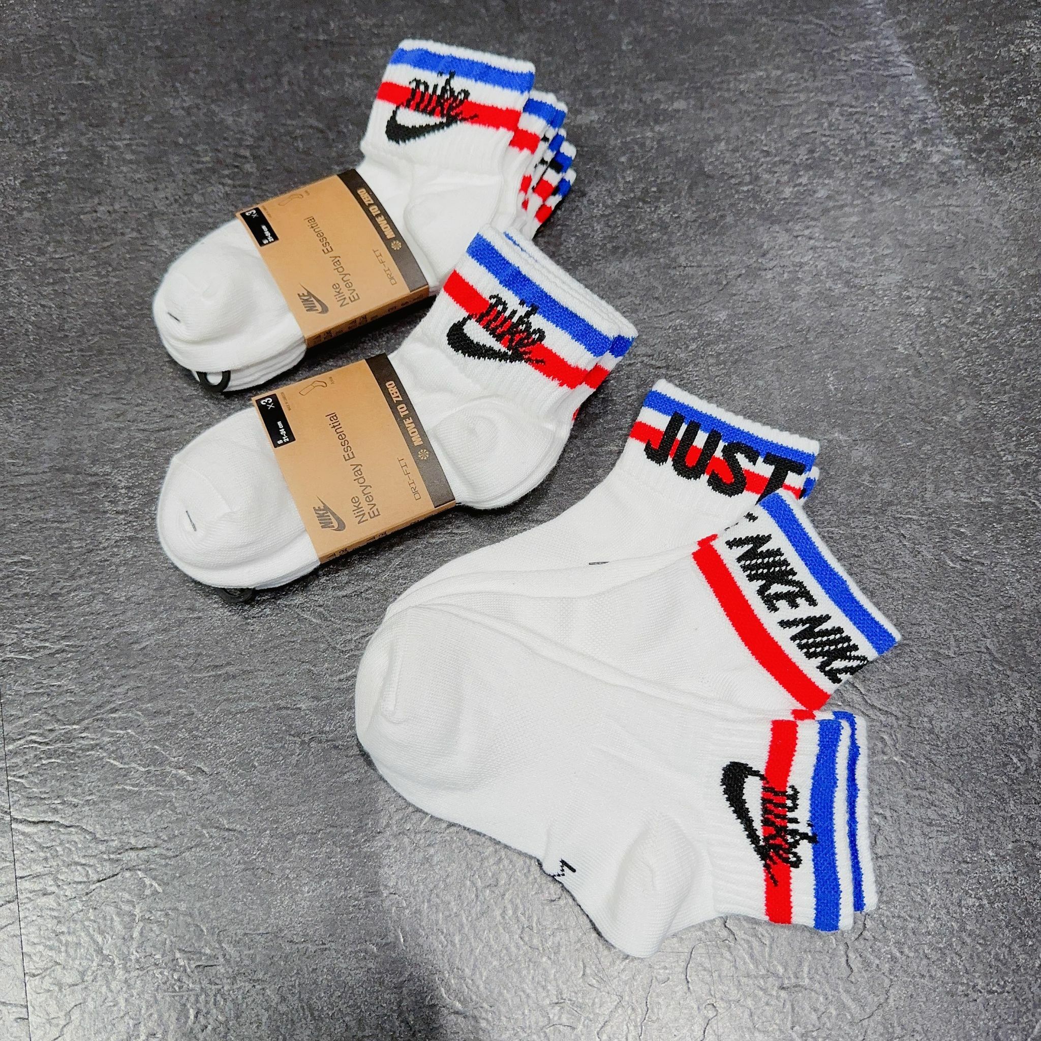 NIKE EVERYDAY ESSENTIAL LOGO SOCKS 藍紅條紋