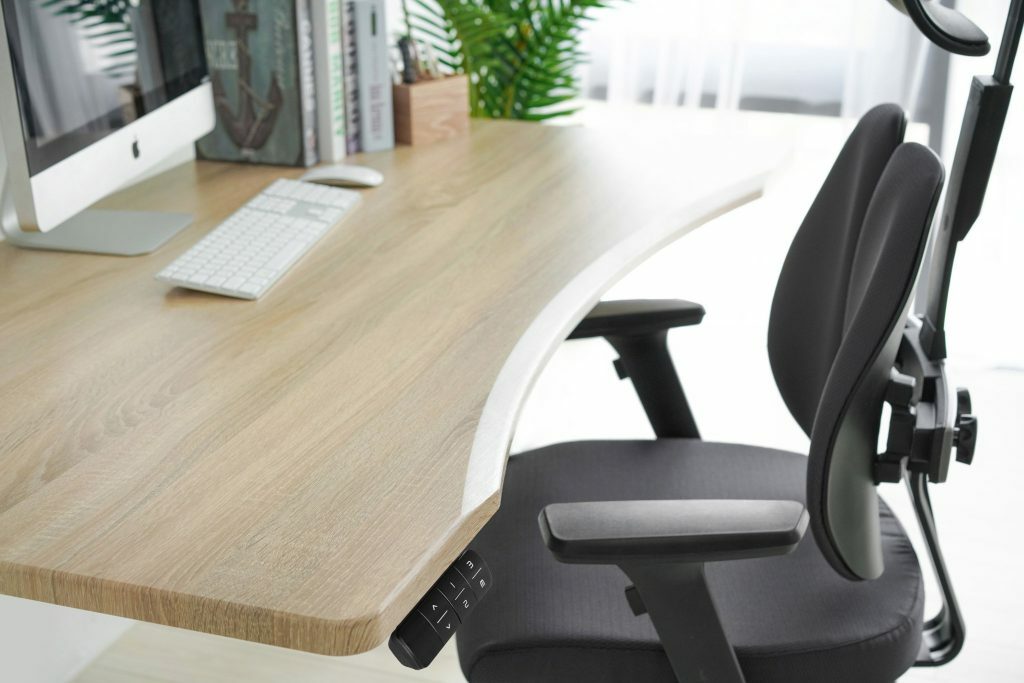 坐姿使用電動桌