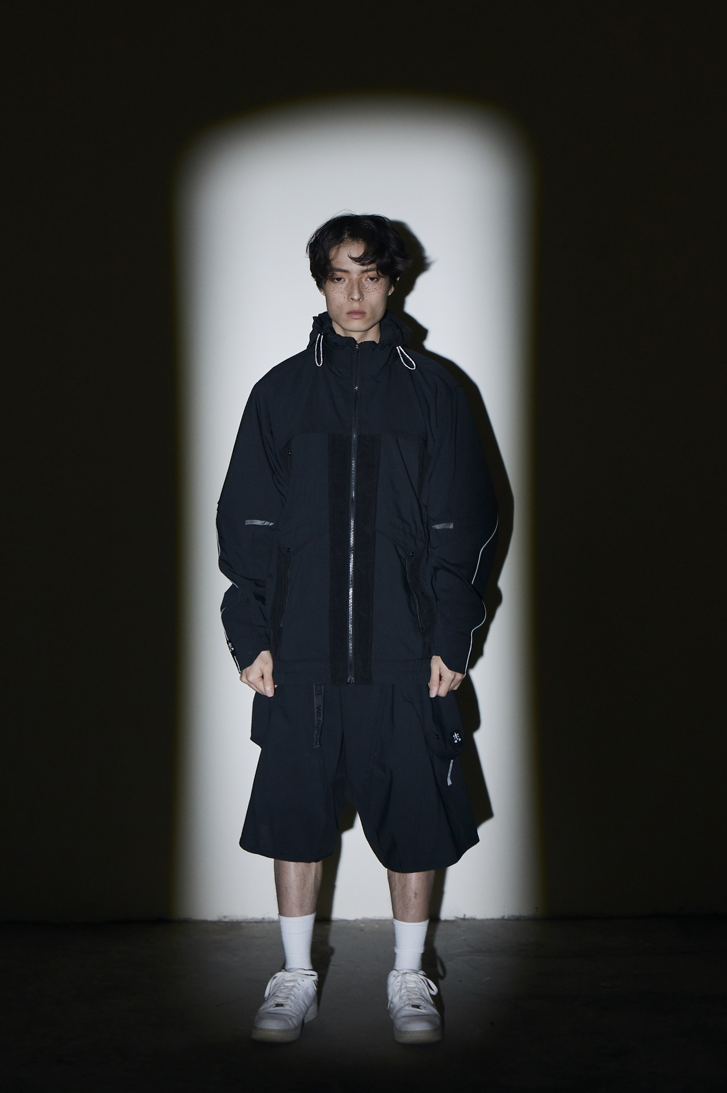 袖摺剪接機能外套- 黑