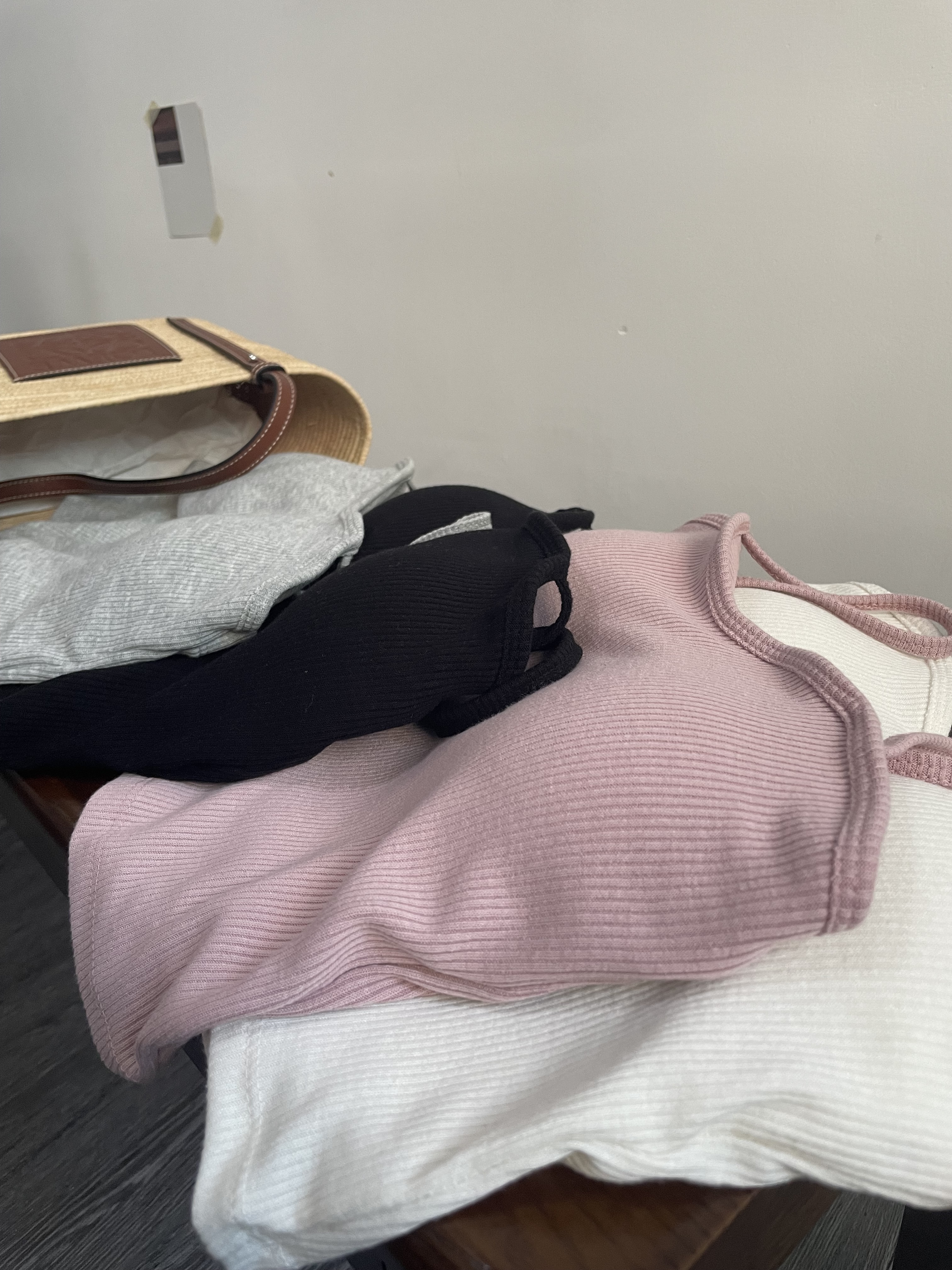 哦嗼哦嗼，超讚愛心領吊帶bra top(大小胸推薦) 4色