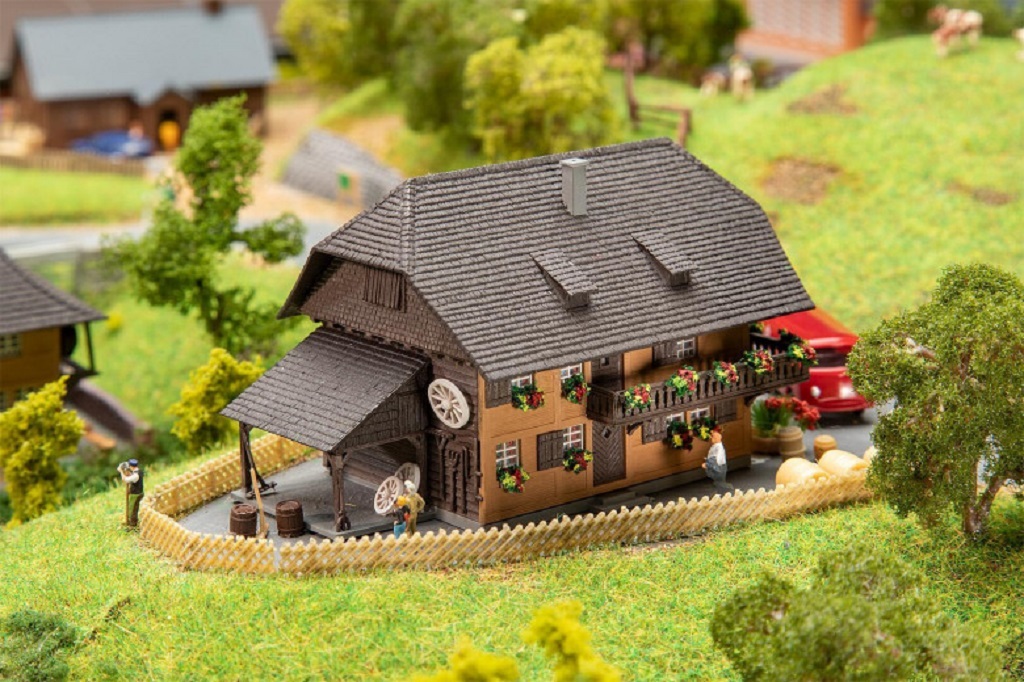 Faller 231717 N Scale Black Forest Holiday home