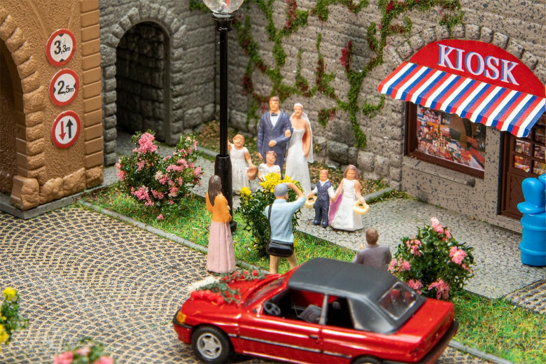 Faller 151676 HO Scale Wedding reception