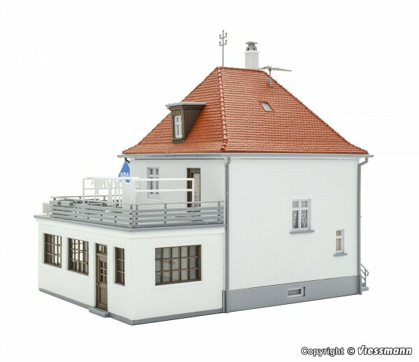 Kibri 38202 HO-scale House with workshop