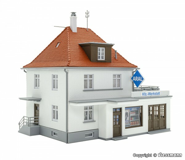 Kibri 38202 HO-scale House with workshop