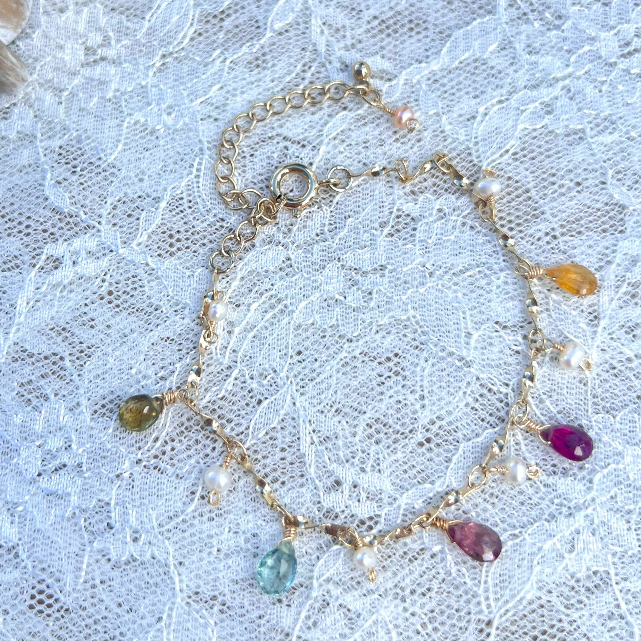 RABBIT BOUQUET天然石手作水晶手鏈-Rainbow Shimmer