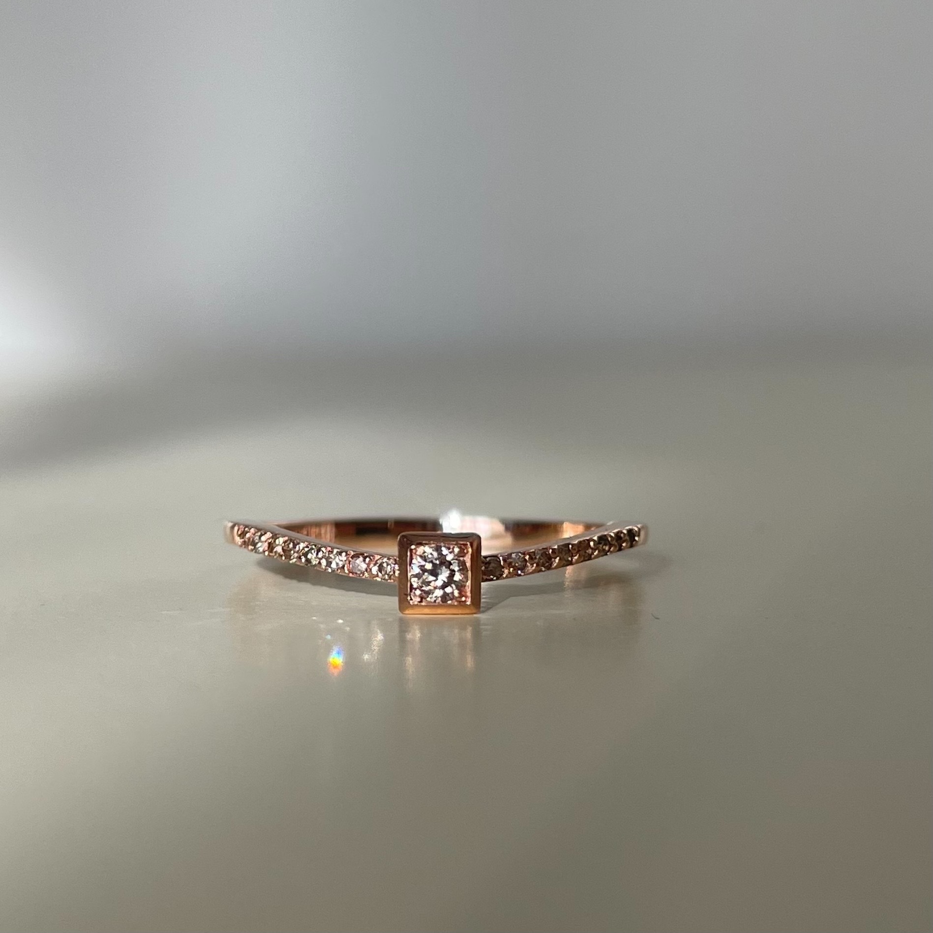 14k方形微V形排鑽戒指