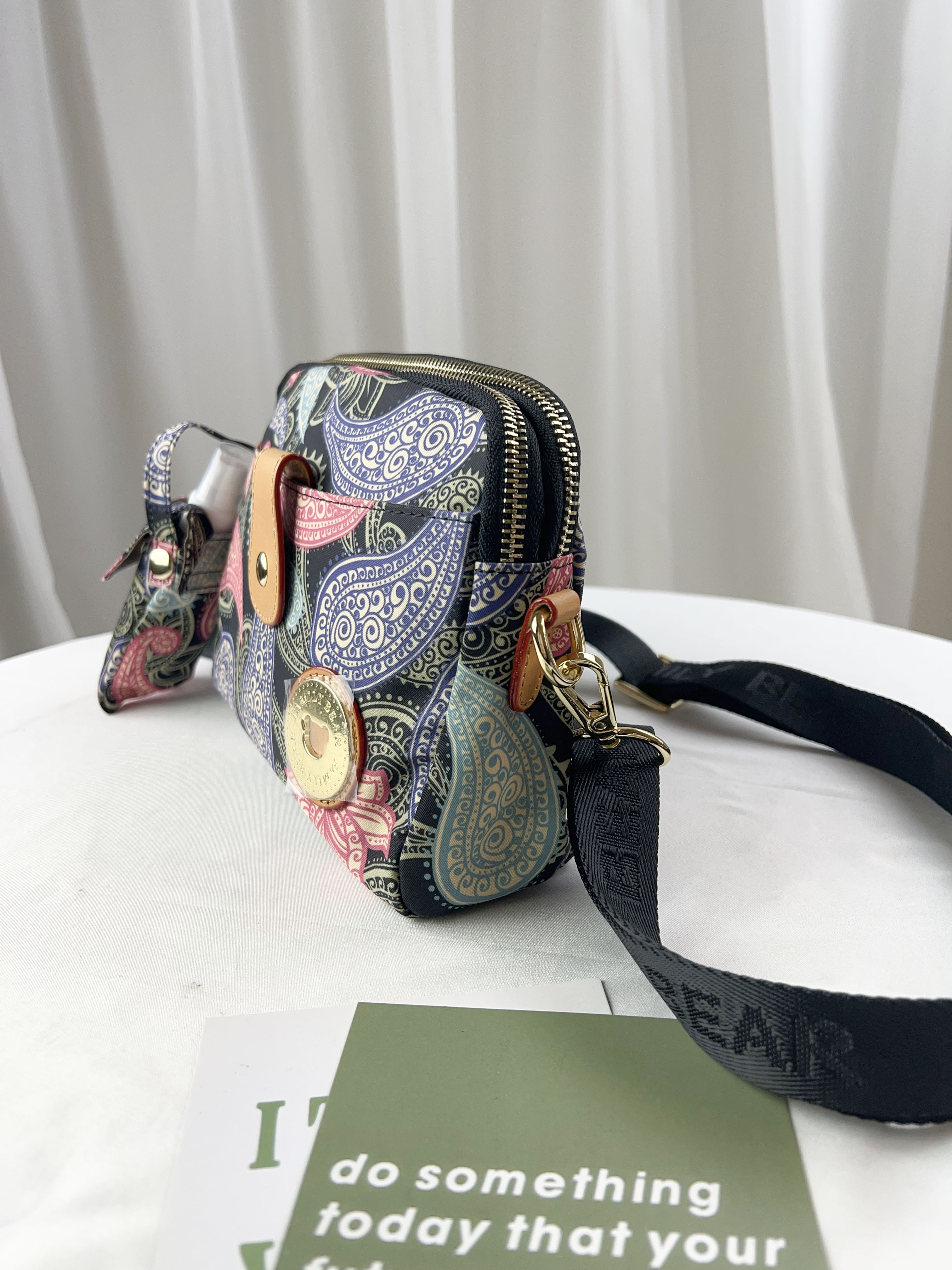 FamilyBear 變形蟲防潑水側背包 附酒精保護套+酒精瓶 #2851