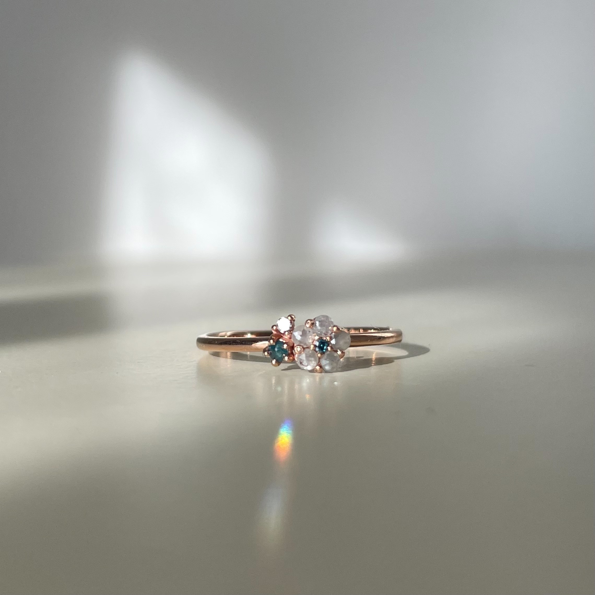 14k花簇灰藍鑽原礦戒指