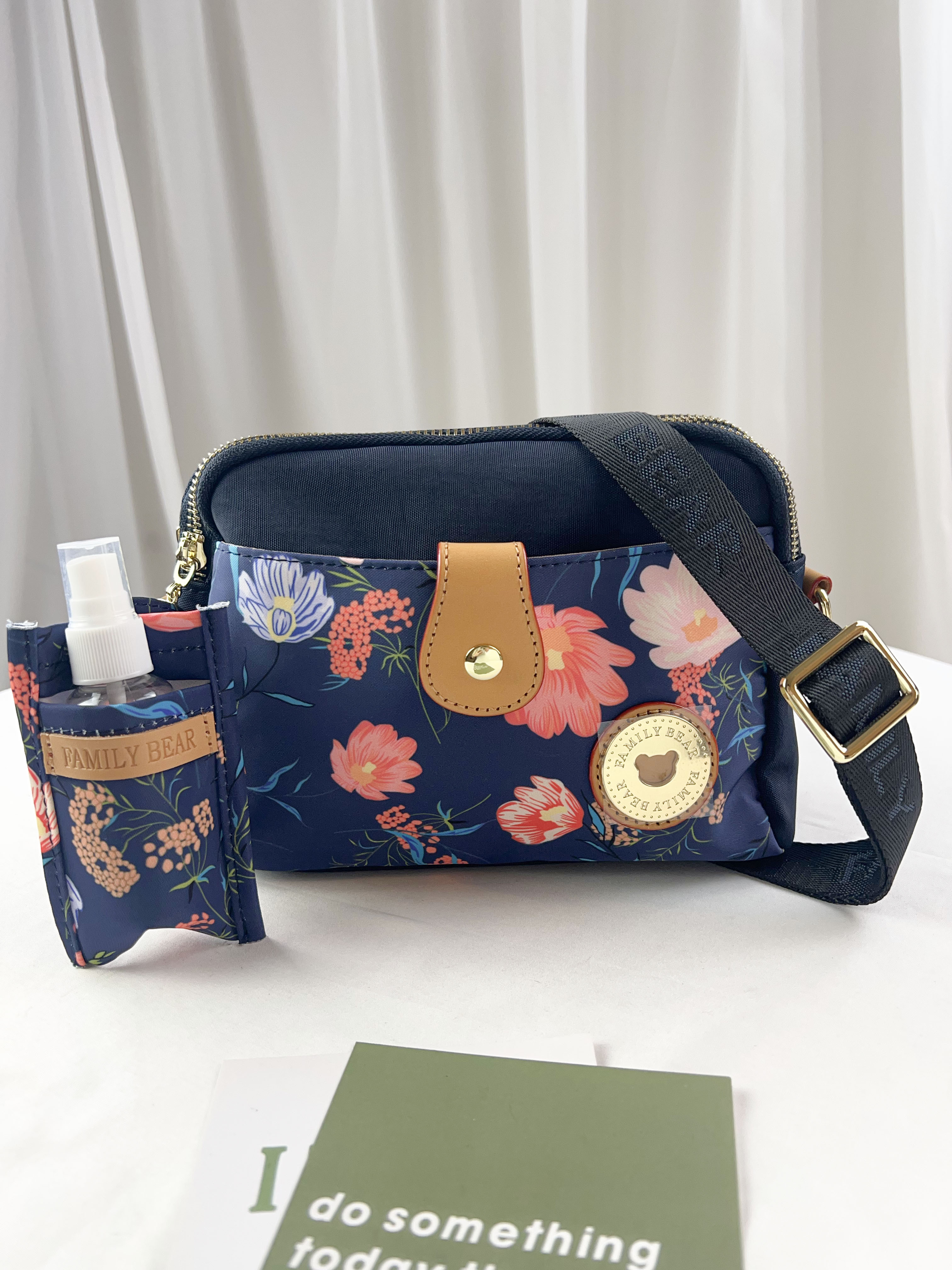 FamilyBear 藍橙花拼色防潑水側背包 附酒精保護套+酒精瓶 #2851