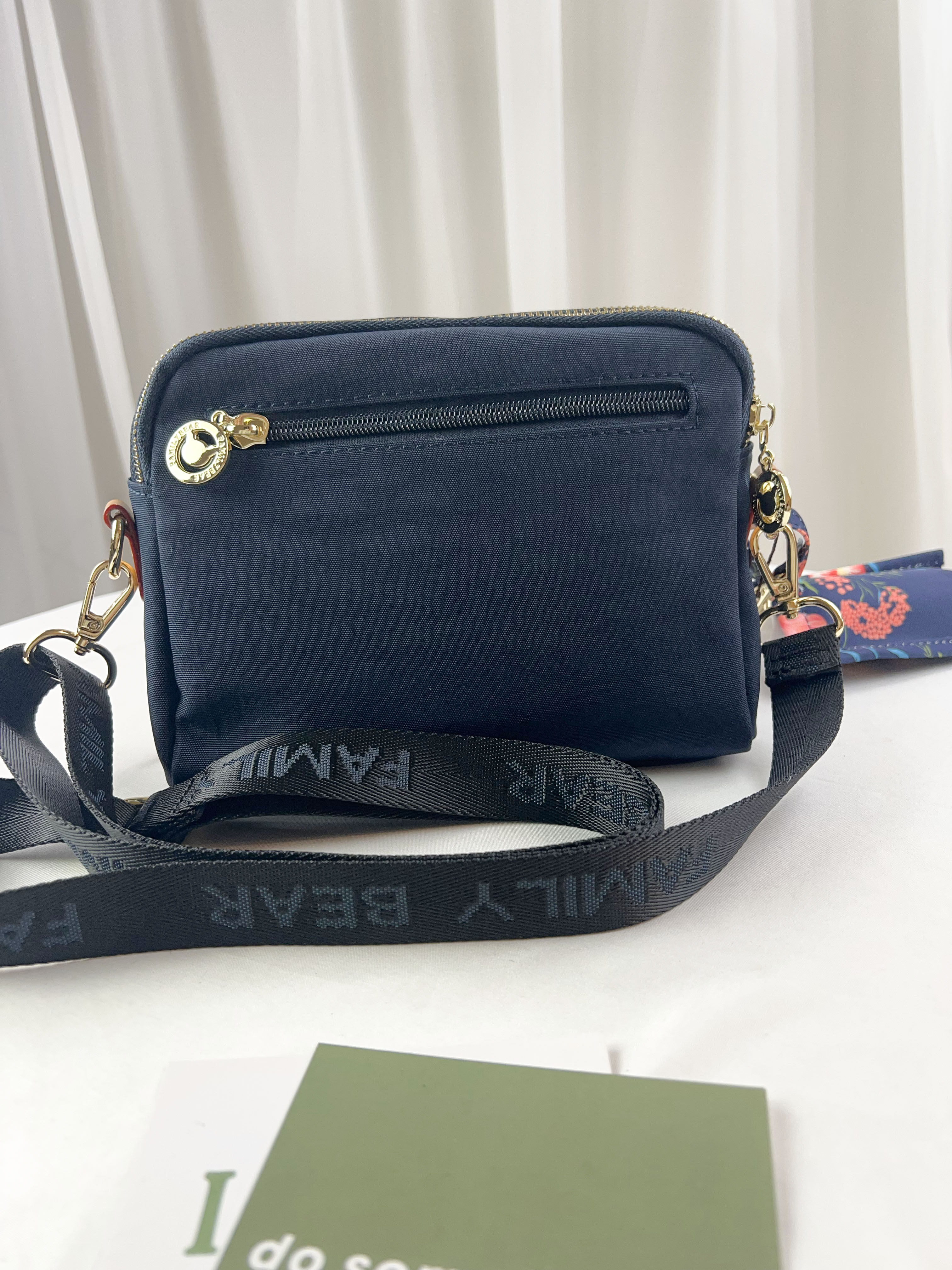 FamilyBear 藍橙花拼色防潑水側背包 附酒精保護套+酒精瓶 #2851