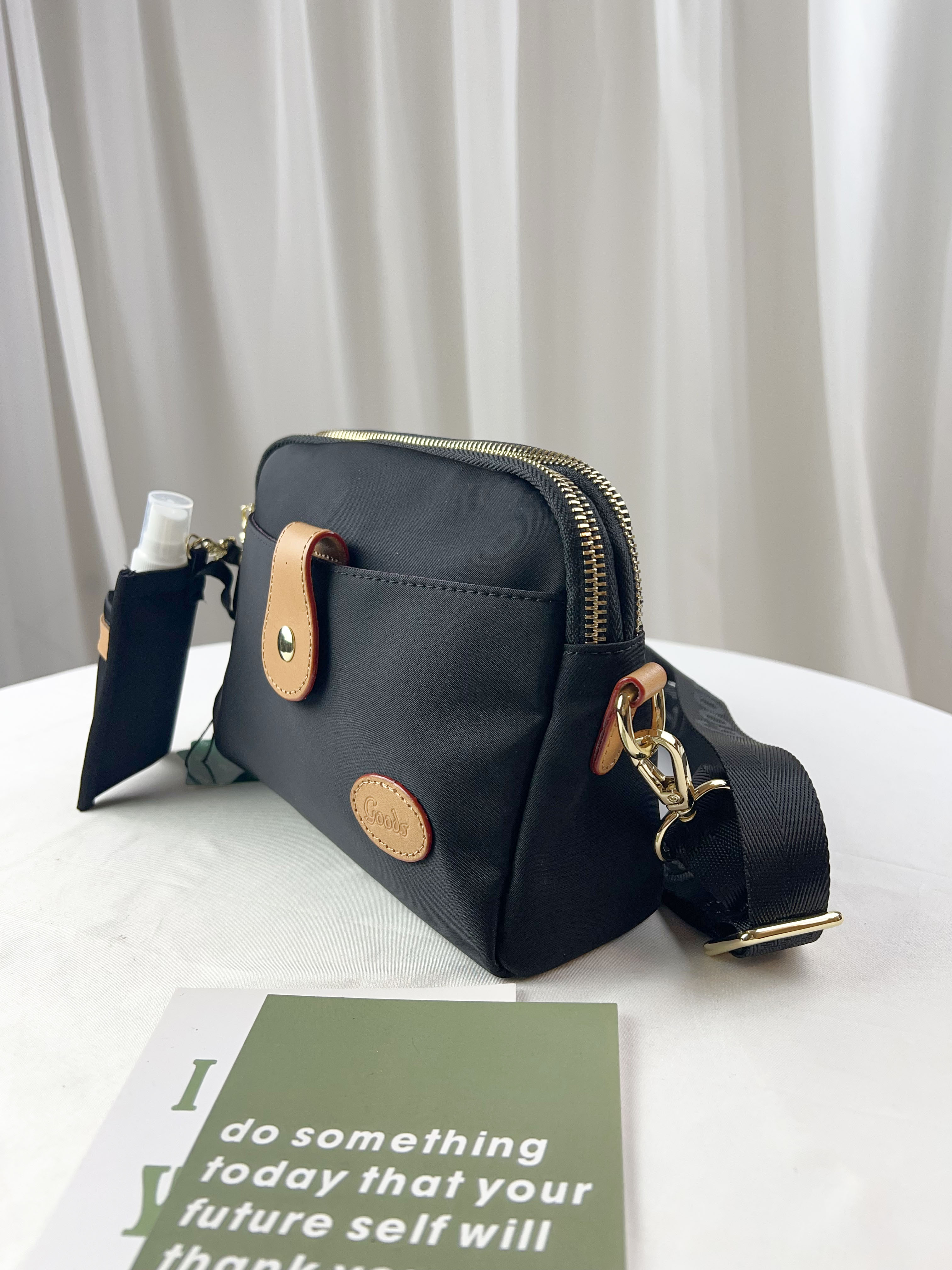 FamilyBear 素面尼龍防潑水側背包 附酒精保護套+酒精瓶 #2851