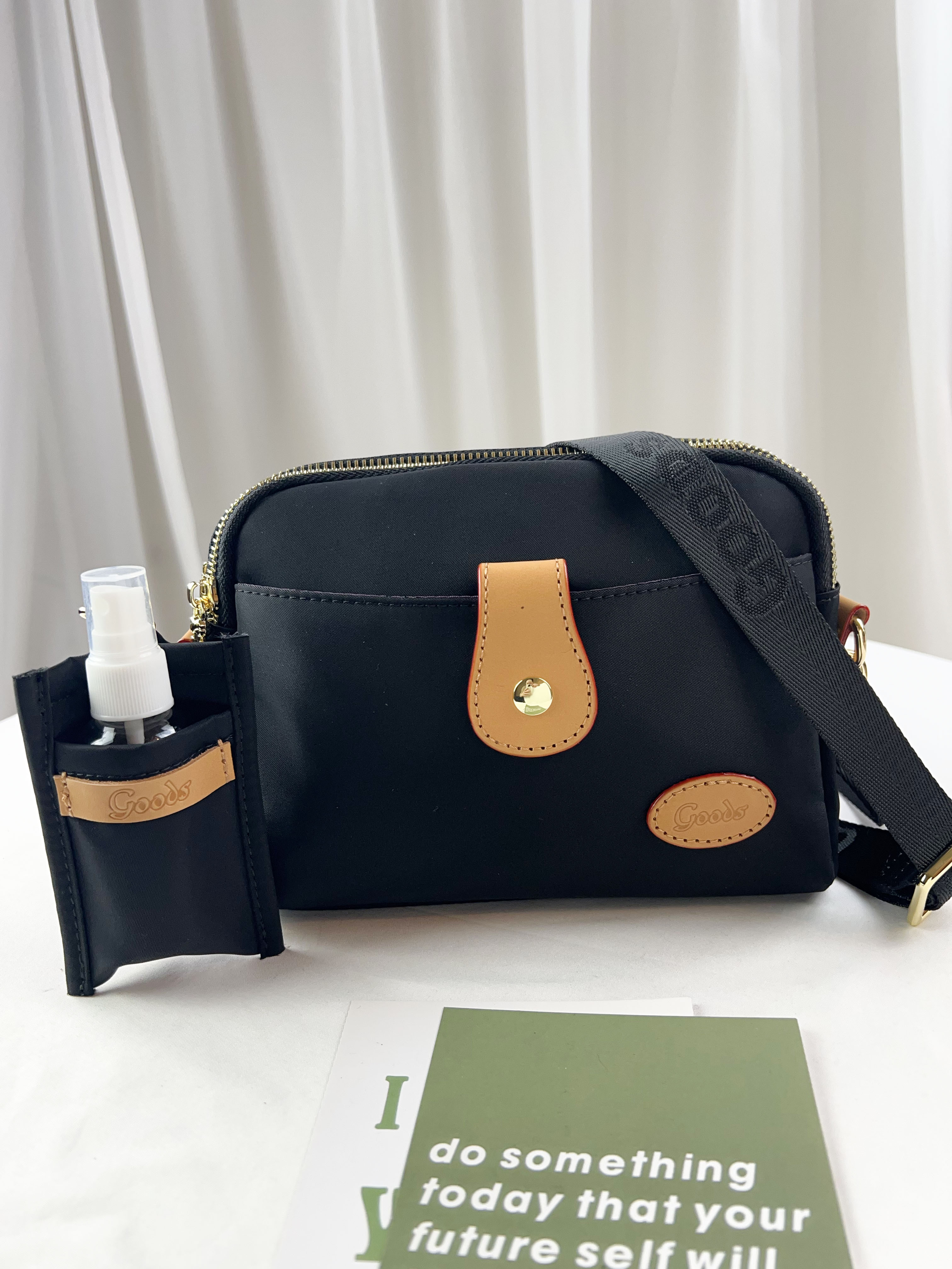 FamilyBear 素面尼龍防潑水側背包 附酒精保護套+酒精瓶 #2851