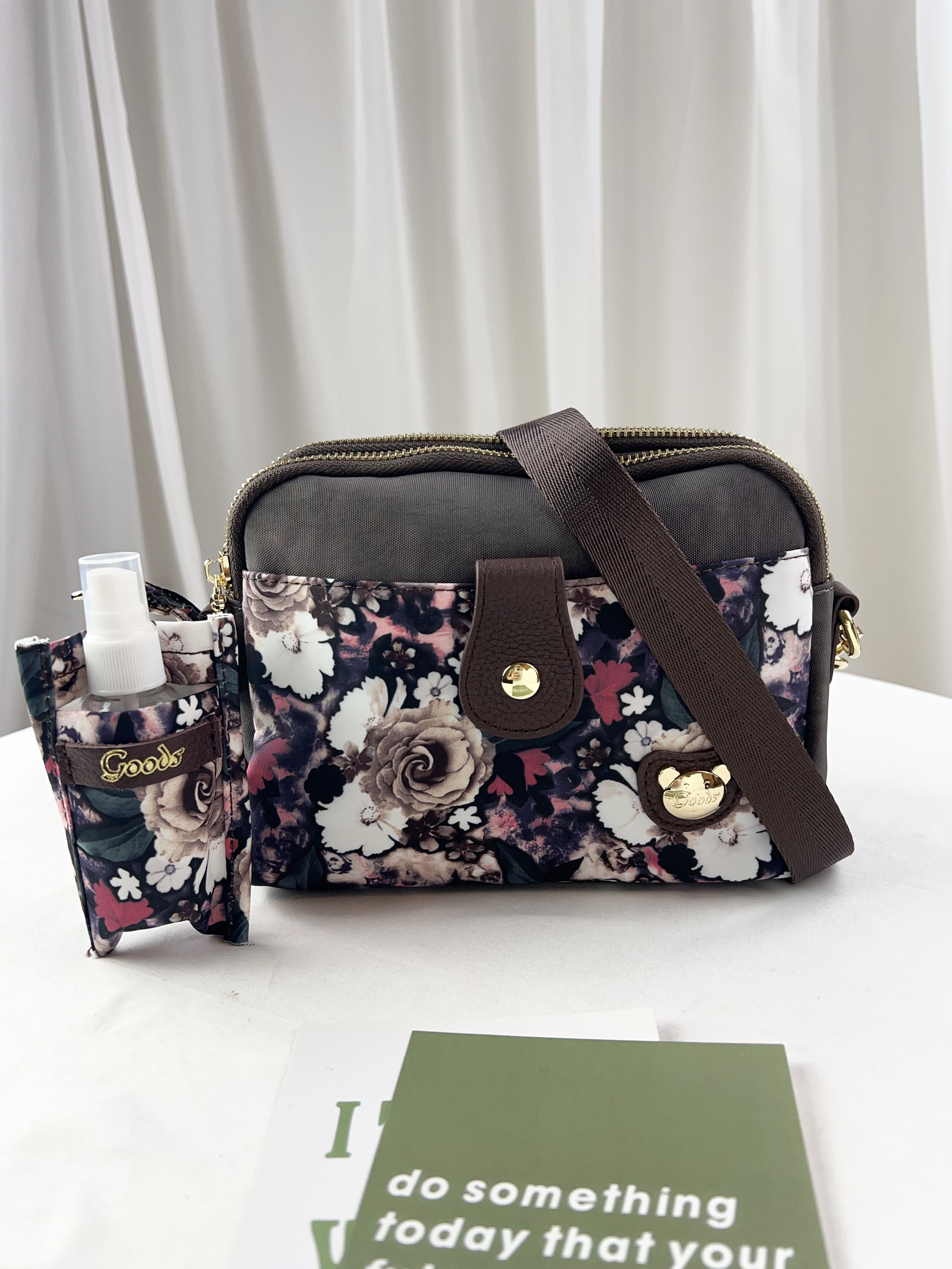 FamilyBear 咖啡花朵防潑水側背包 附酒精保護套+酒精瓶 #2851