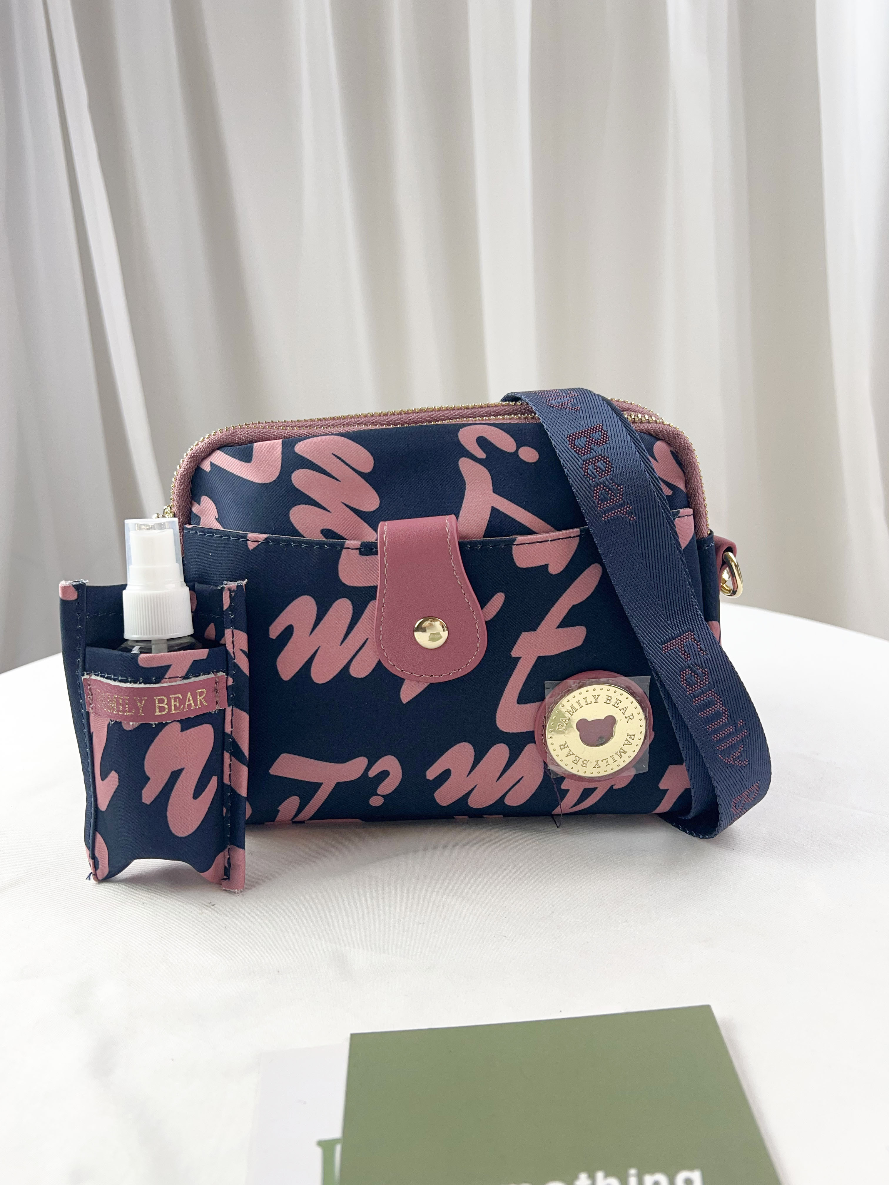 FamilyBear 粉藍拼色字母防潑水側背包  #2851