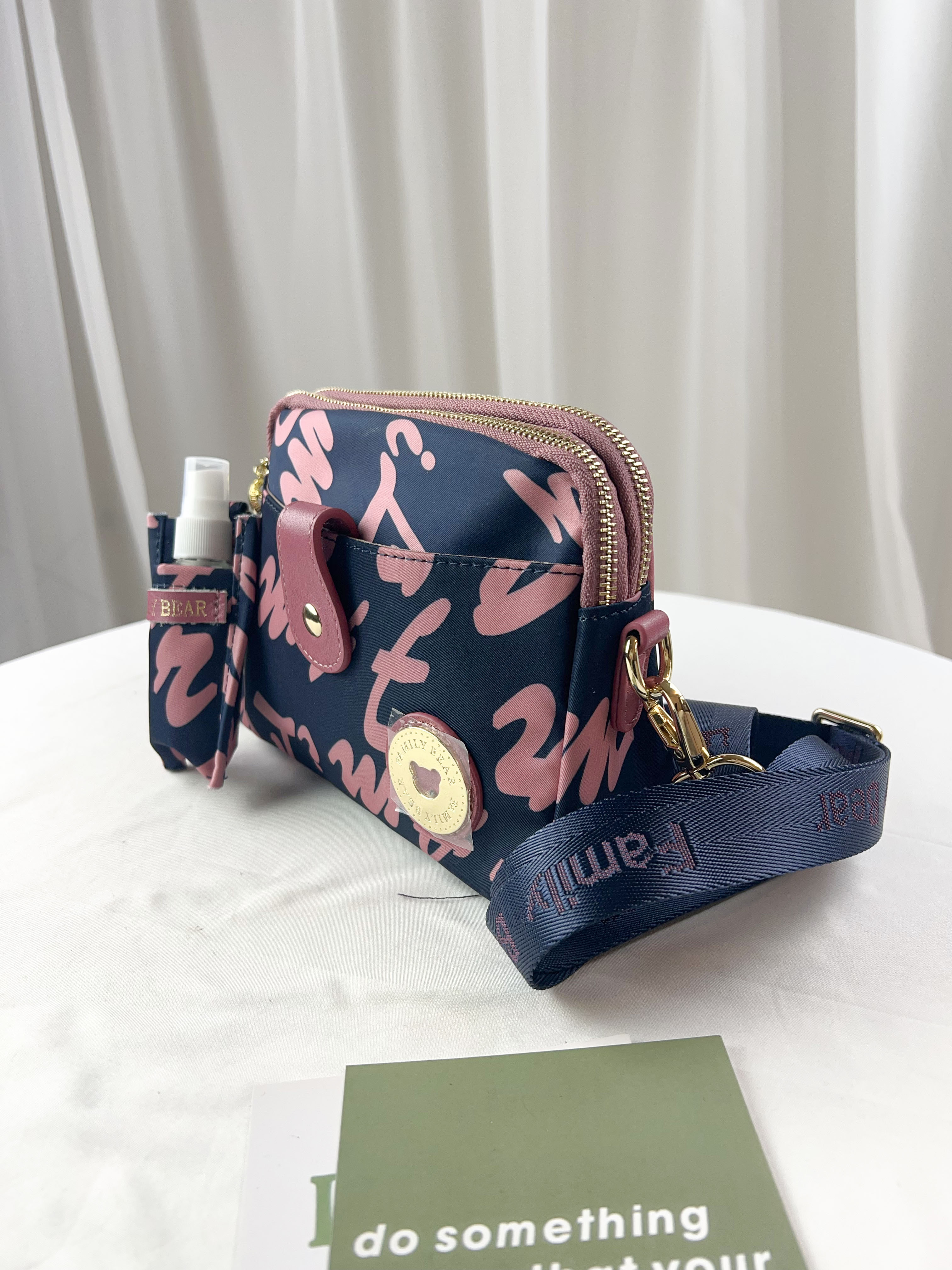 FamilyBear 粉藍拼色字母防潑水側背包  #2851