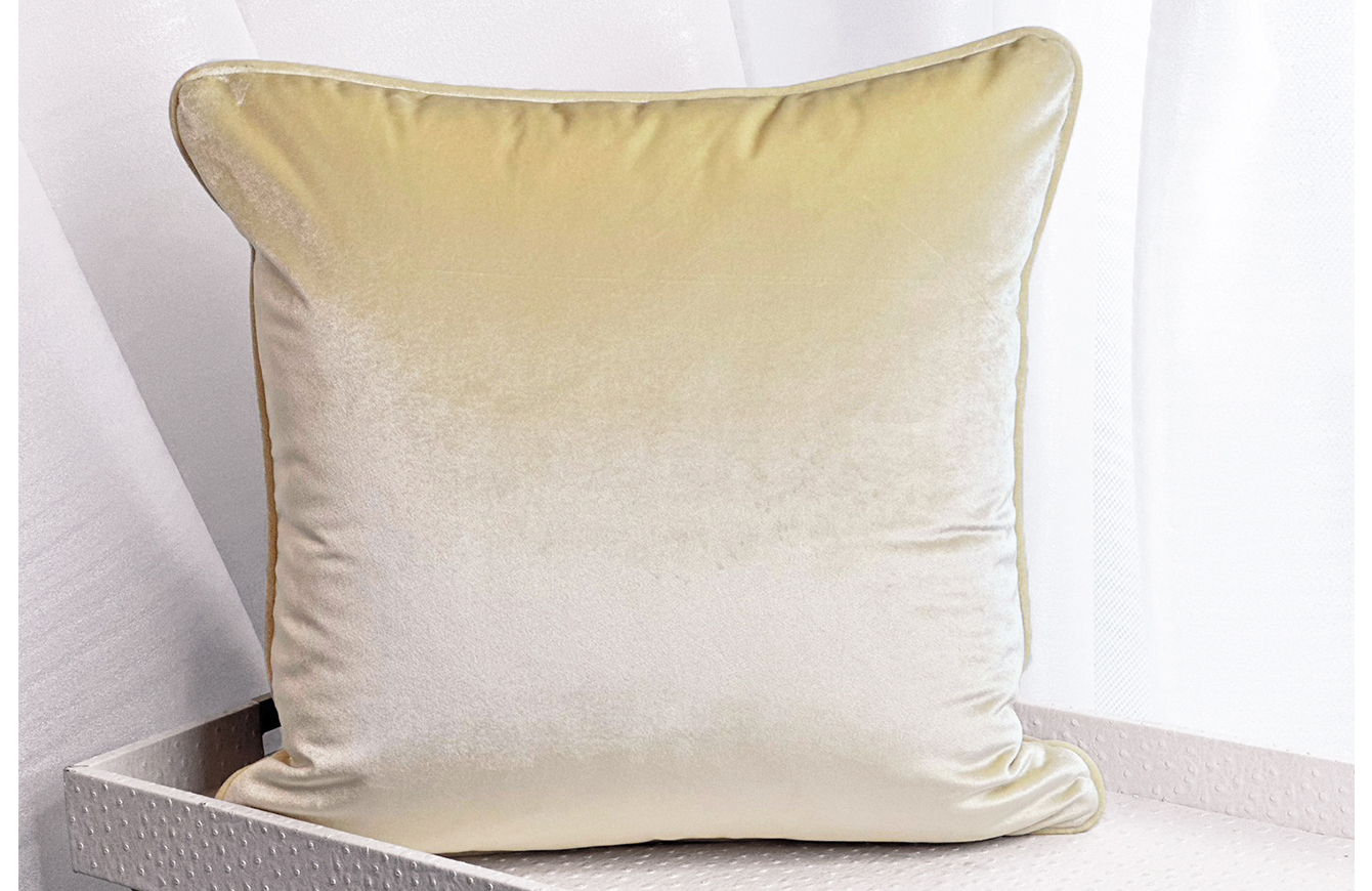 奶油白絨布抱枕