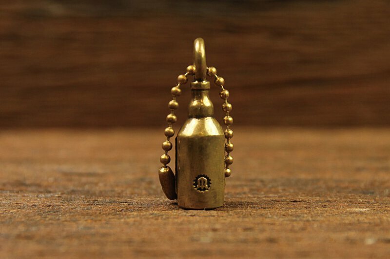 METALIZE "Lonely Whisky" 威士忌酒瓶吊飾(黃銅)