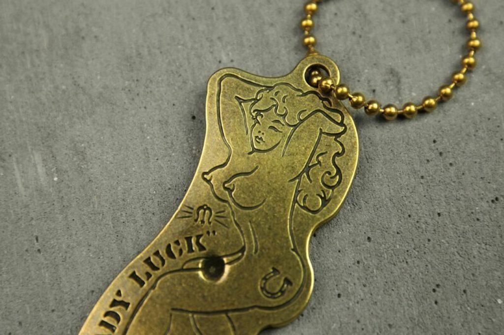 METALIZE "Lady Luck"黃銅裸女開瓶器吊飾