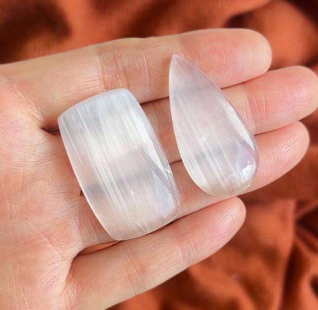 [原石] 透石膏 礦石墜面