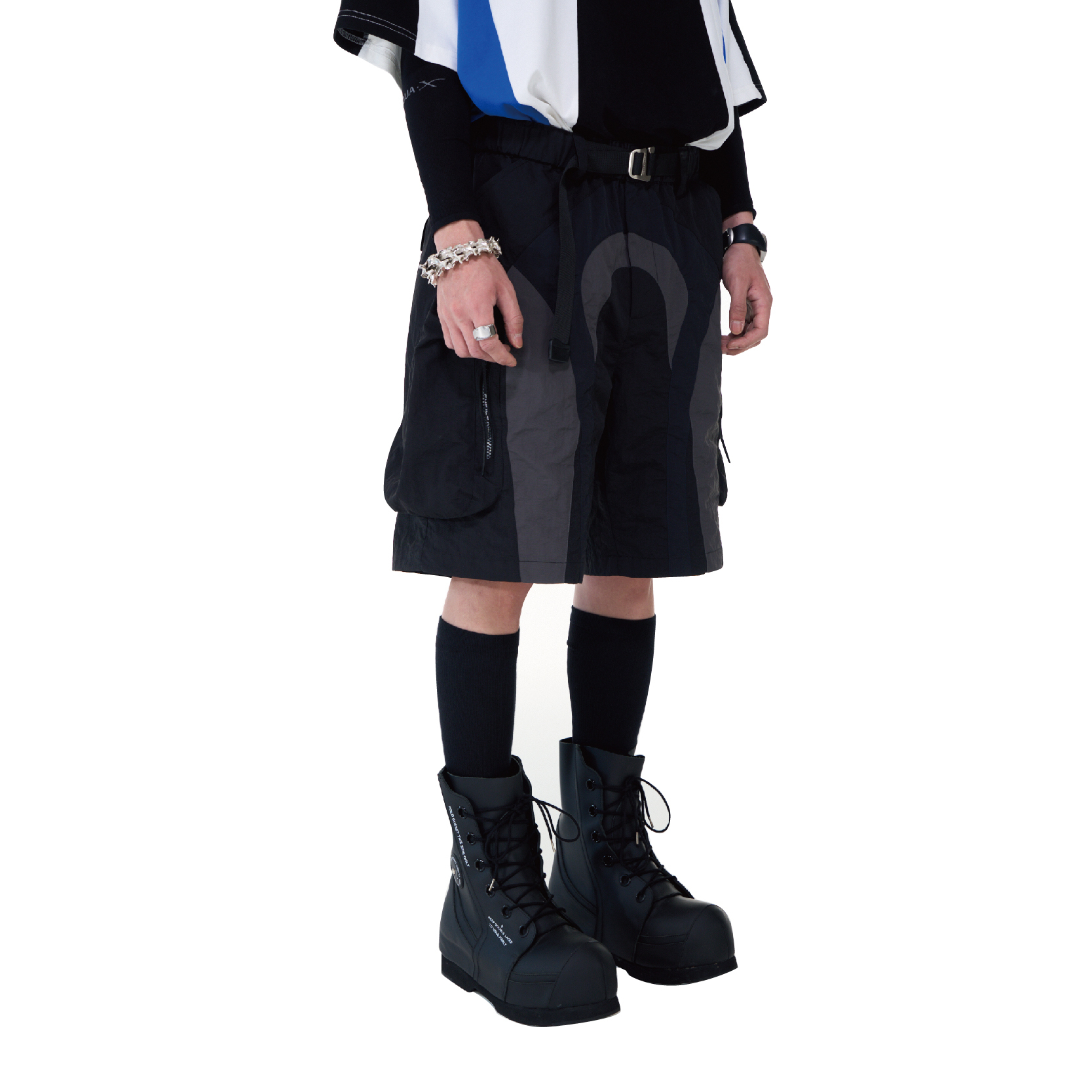 PUPIL TRAVE 雙色弧線拼色廓形短褲