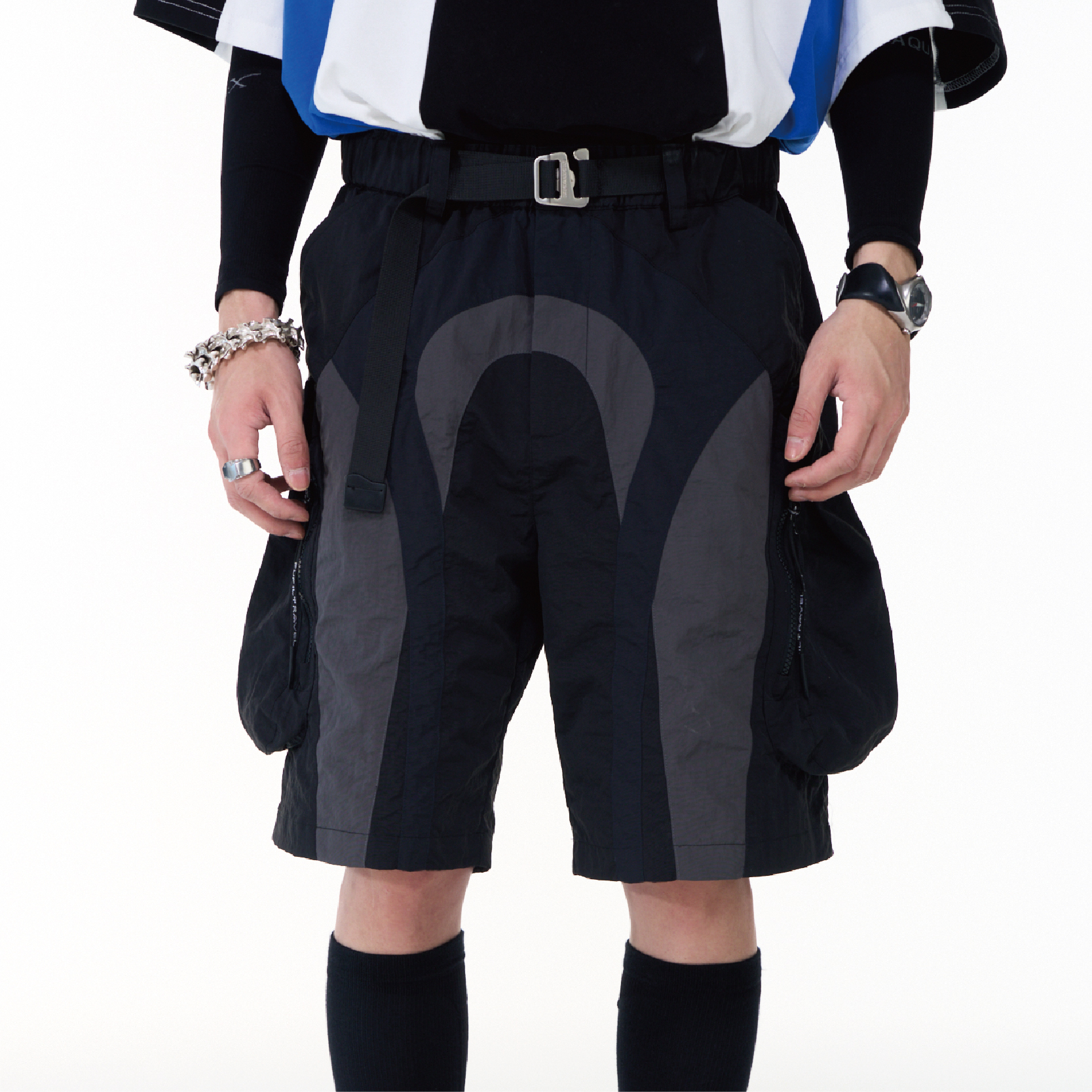 PUPIL TRAVE 雙色弧線拼色廓形短褲