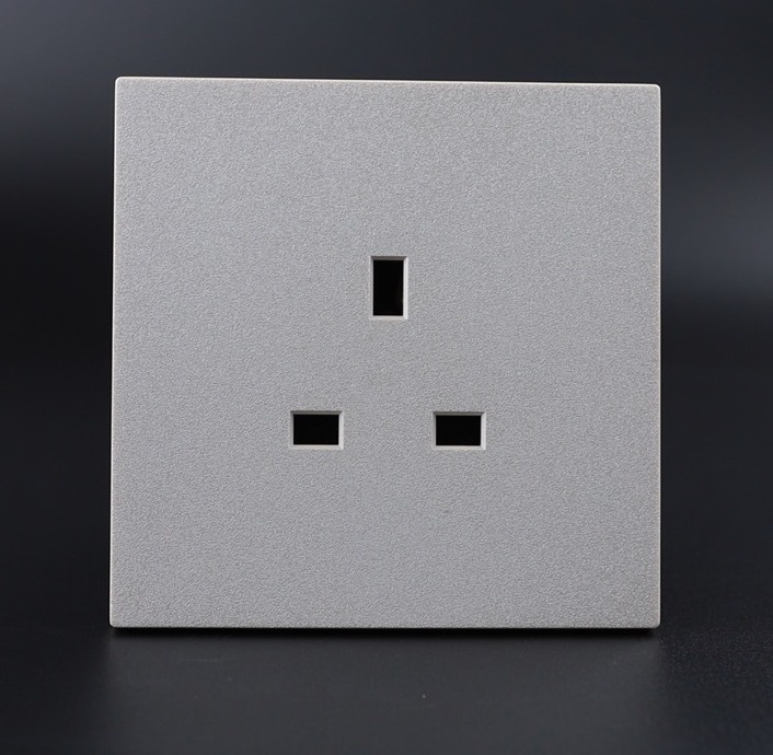 UTEN 6M 13A單位連保護門插座 (白色/灰色)