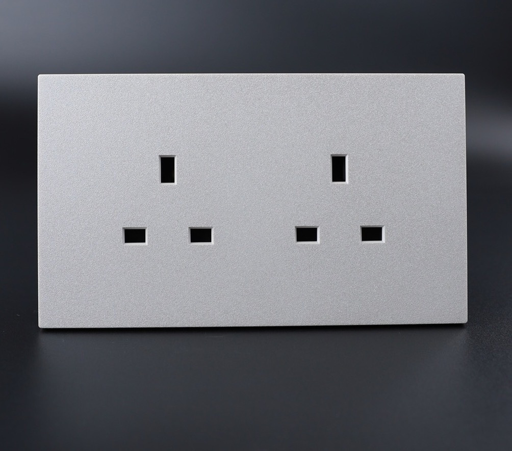 UTEN 6M 13A兩位連保護門插座 (白色/灰色)