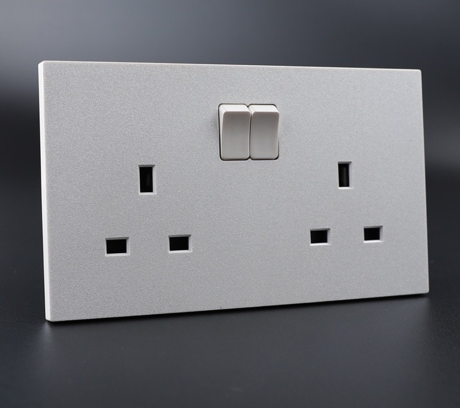 UTEN 6M 13A兩位連保護門有掣插座 (白色/灰色)