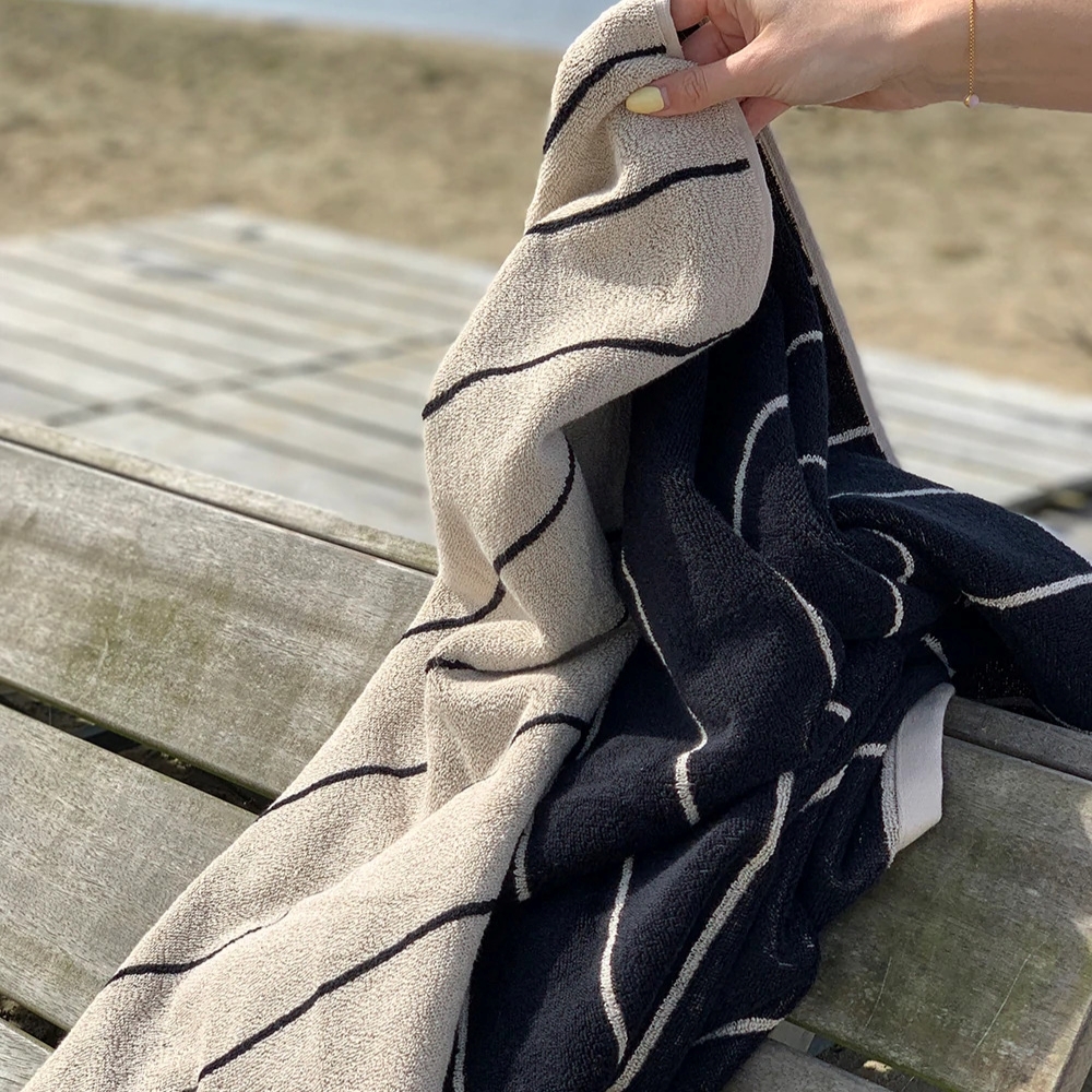 OYOY Raita 條紋有機棉浴⼱ 100x150 - 曜石黑 / 柔和白