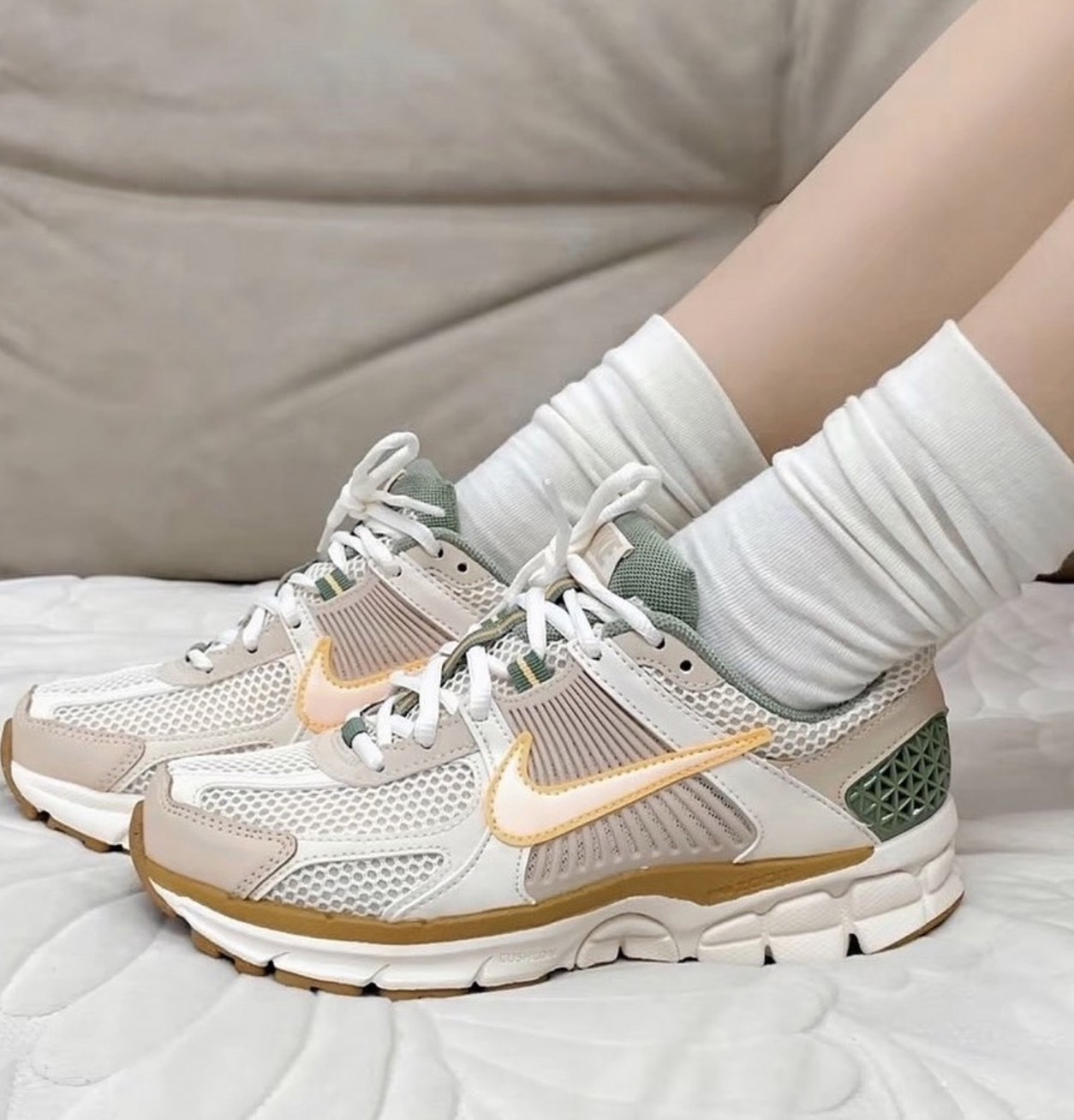 NIKE ZOOM VOMERO 5 沙漠綠洲 奶茶綠