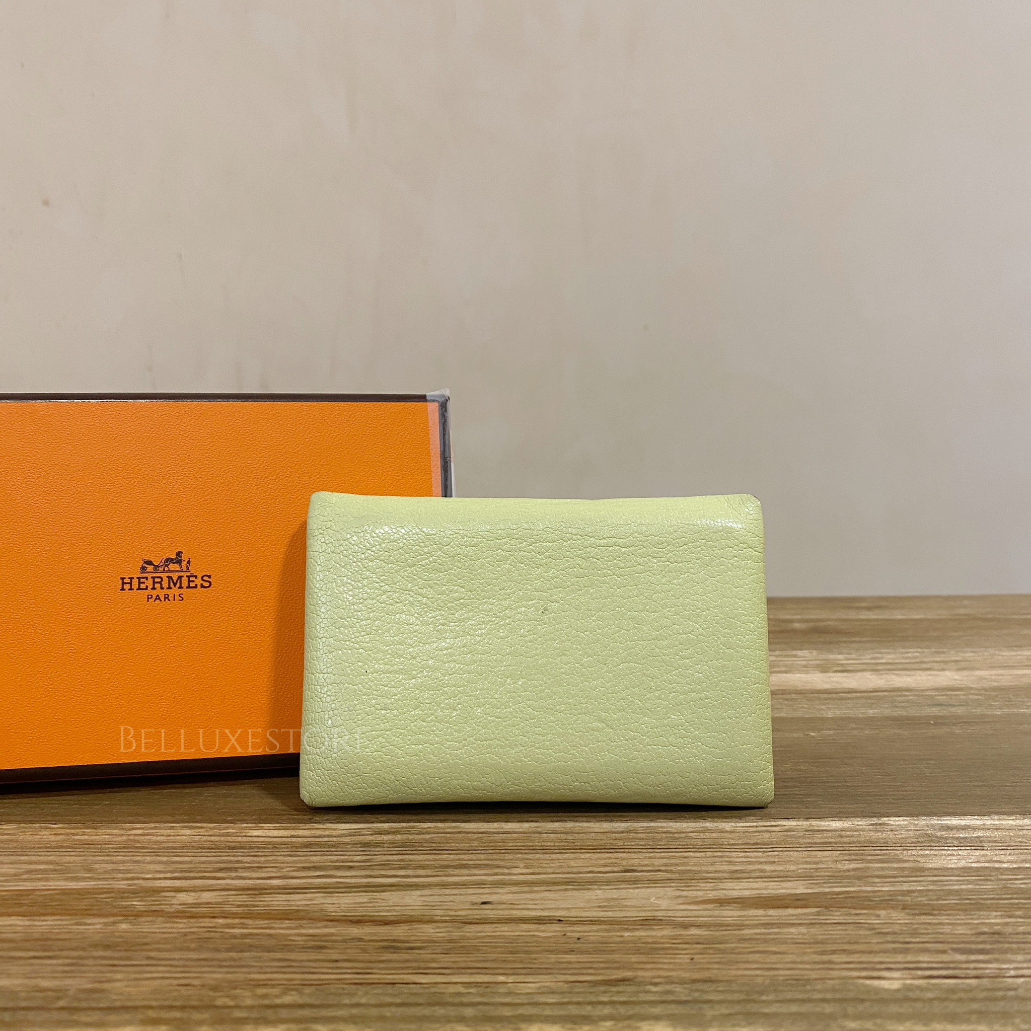 Hermès NEW HERMES CALVI CARD HOLDER GREEN MYSORE GOAT LEATHER + CARD HOLDER  BOX Goatskin ref.418619 - Joli Closet