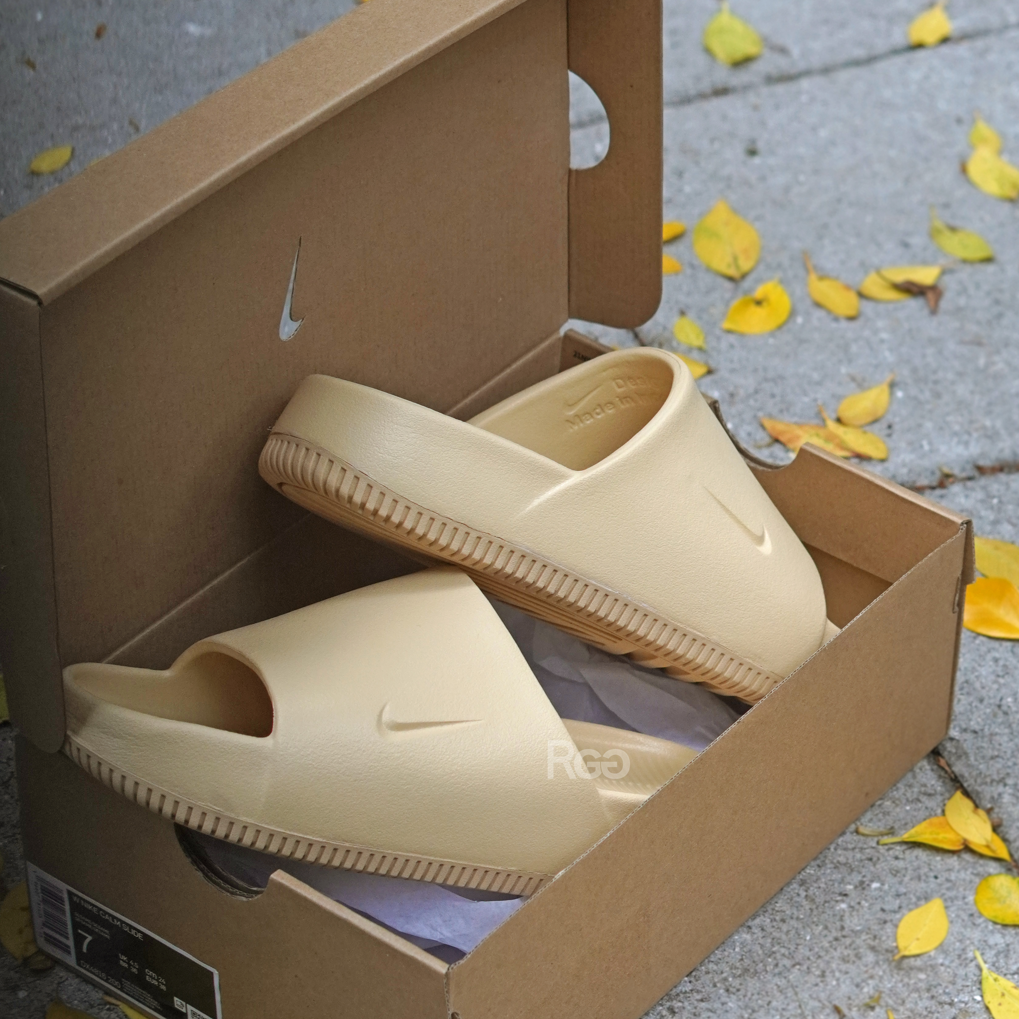 W Nike Calm Slide 奶茶色 防水 麵包鞋 拖鞋 (DX4816-200)