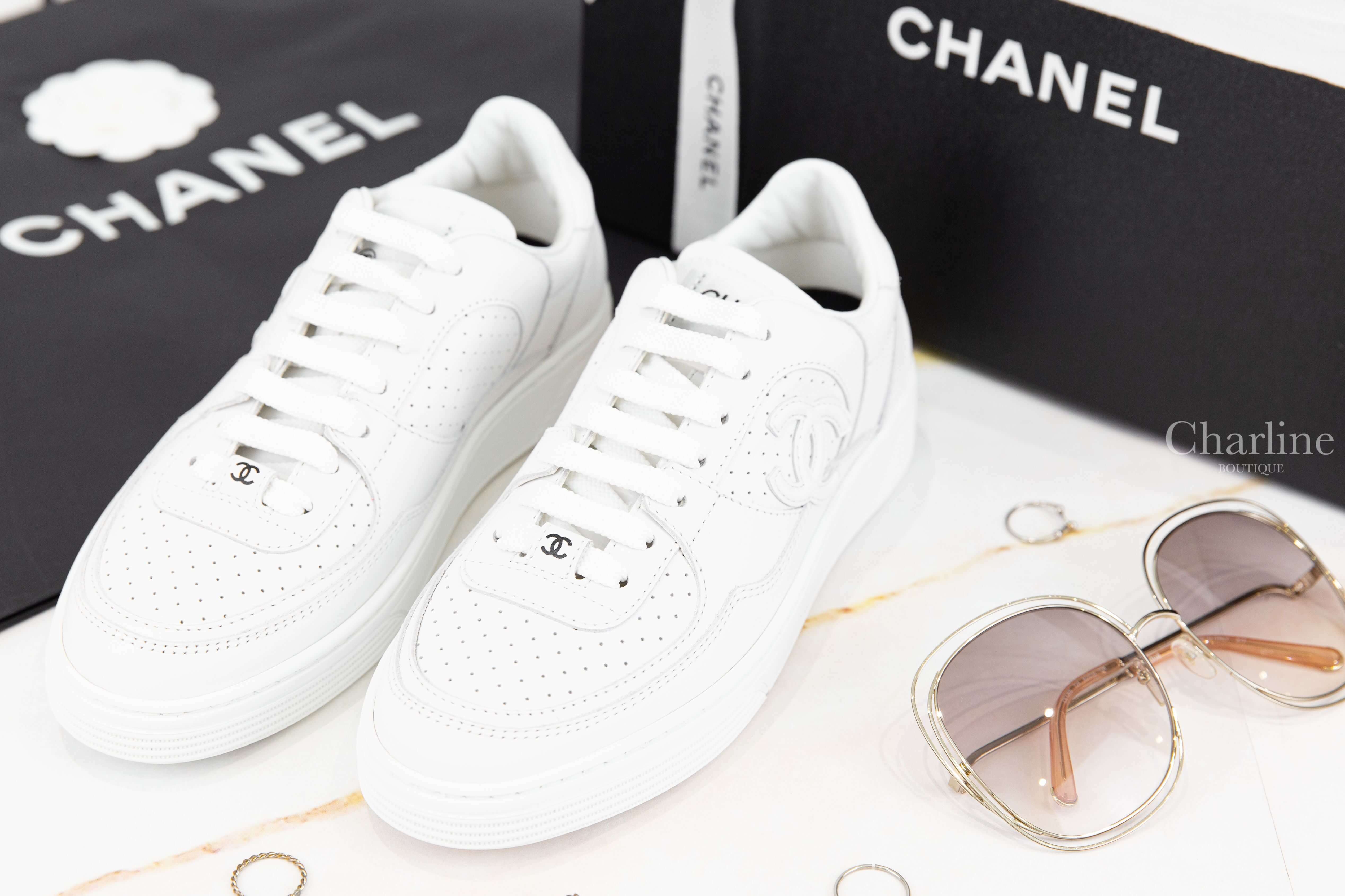 Chanel Trainers 全白色側邊CC黑字小牛皮運動鞋-Charline Boutique 精品代購