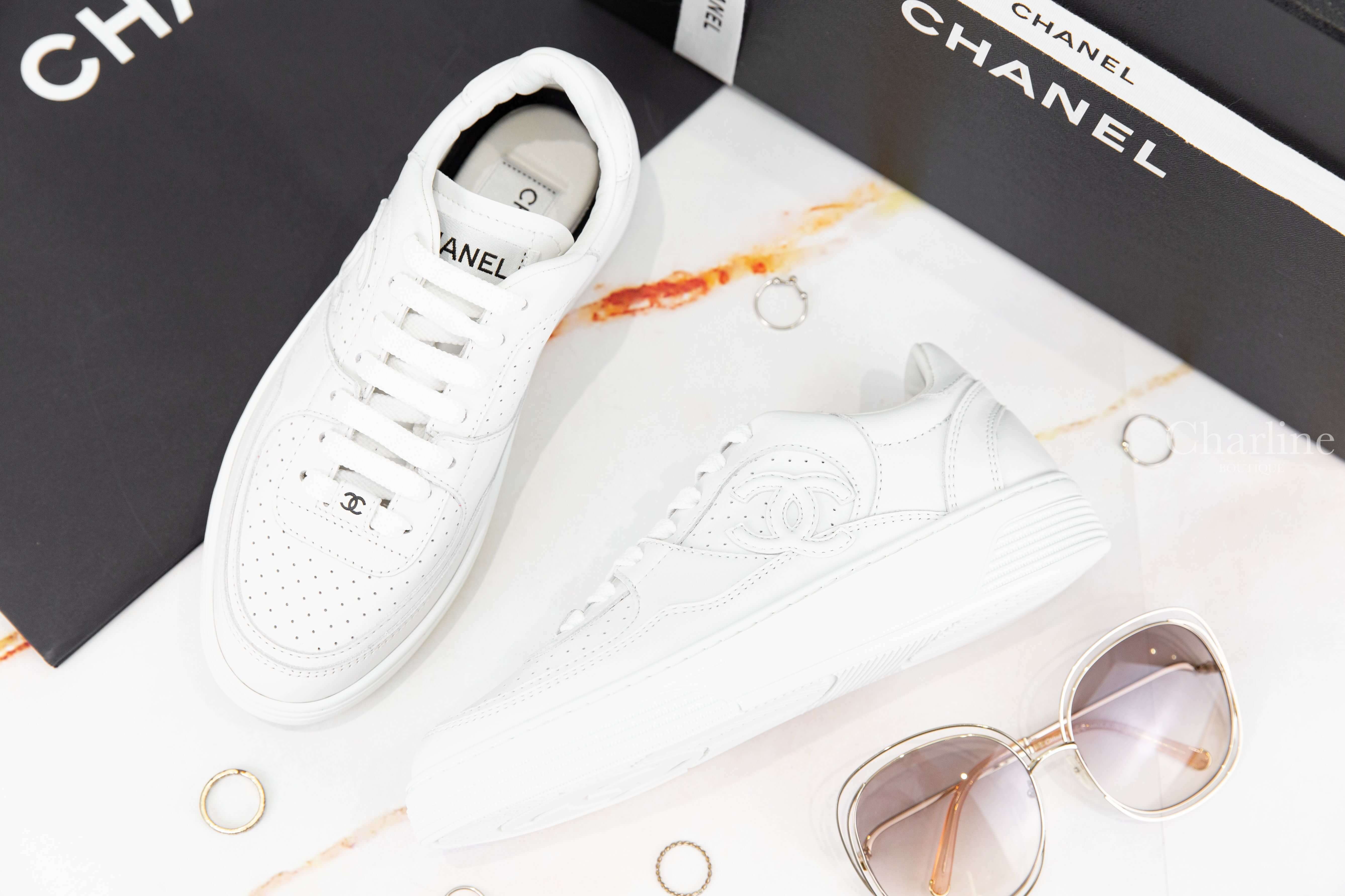 Chanel Trainers 全白色側邊CC黑字小牛皮運動鞋-Charline Boutique 精品代購