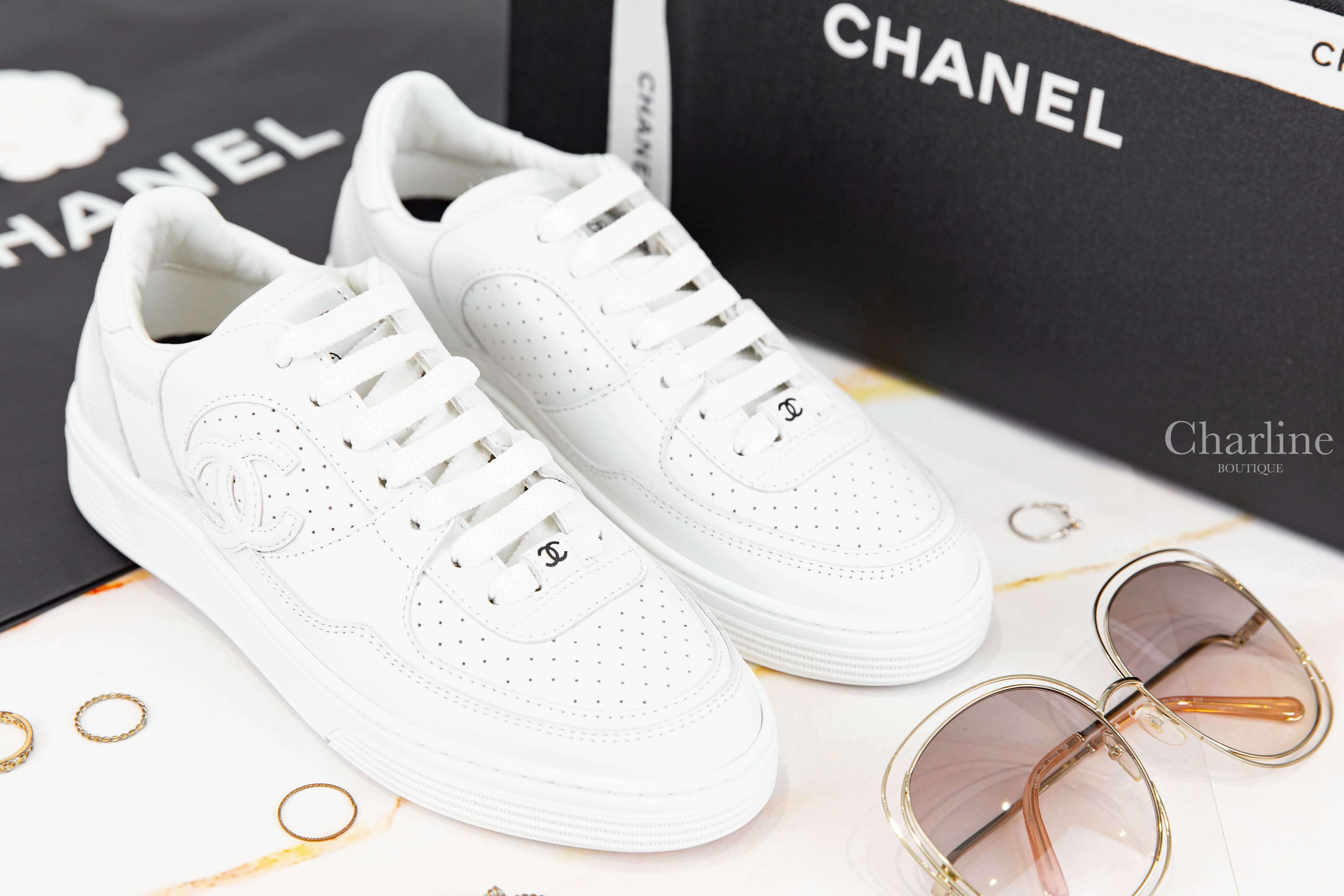 Chanel Trainers 全白色側邊CC黑字小牛皮運動鞋-Charline Boutique 精品代購