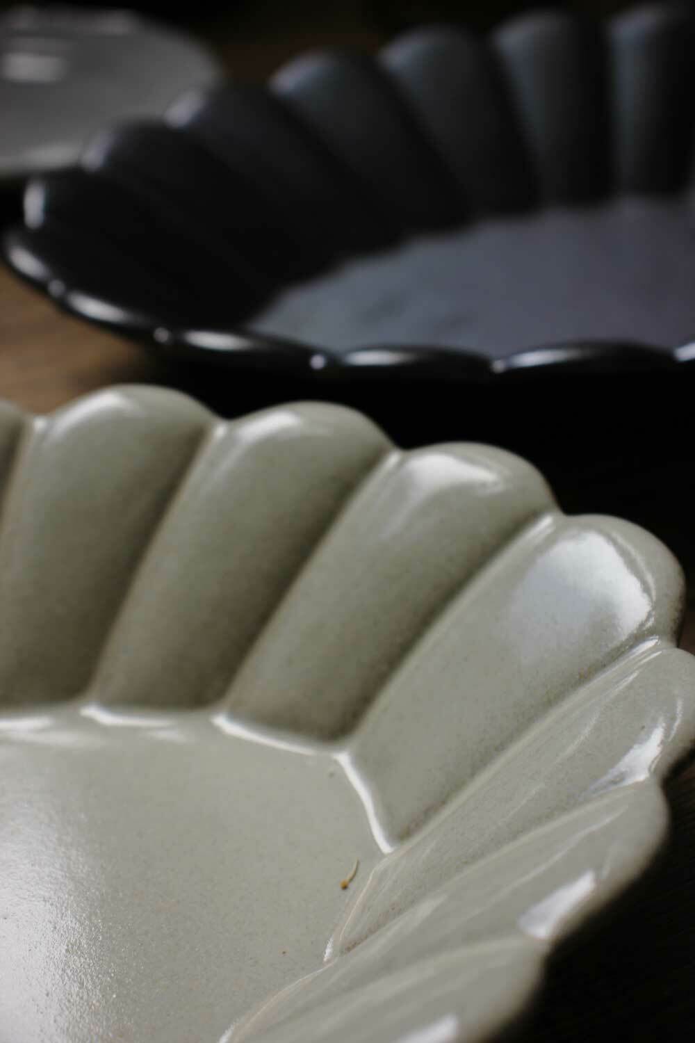 日本直送｜izawa poterie 井澤浮雕花紋橢圓盤