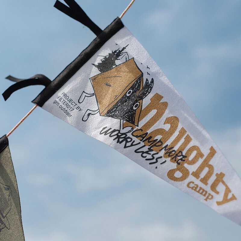 Naughty Camp Pennant 裝飾三角旗