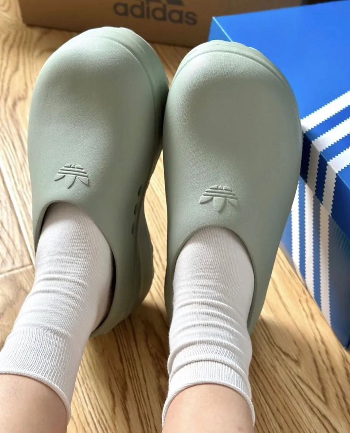 Adidas adiFOM Stan Mule 防水 麵包拖鞋 穆勒 奶綠色 IE7053