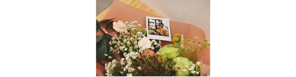 小青山舉辦母親節親子活動-把做好的花送給媽媽