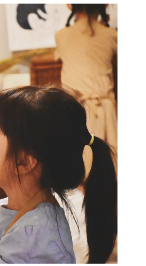 小青山舉辦母親節親子活動-把做好的花送給媽媽