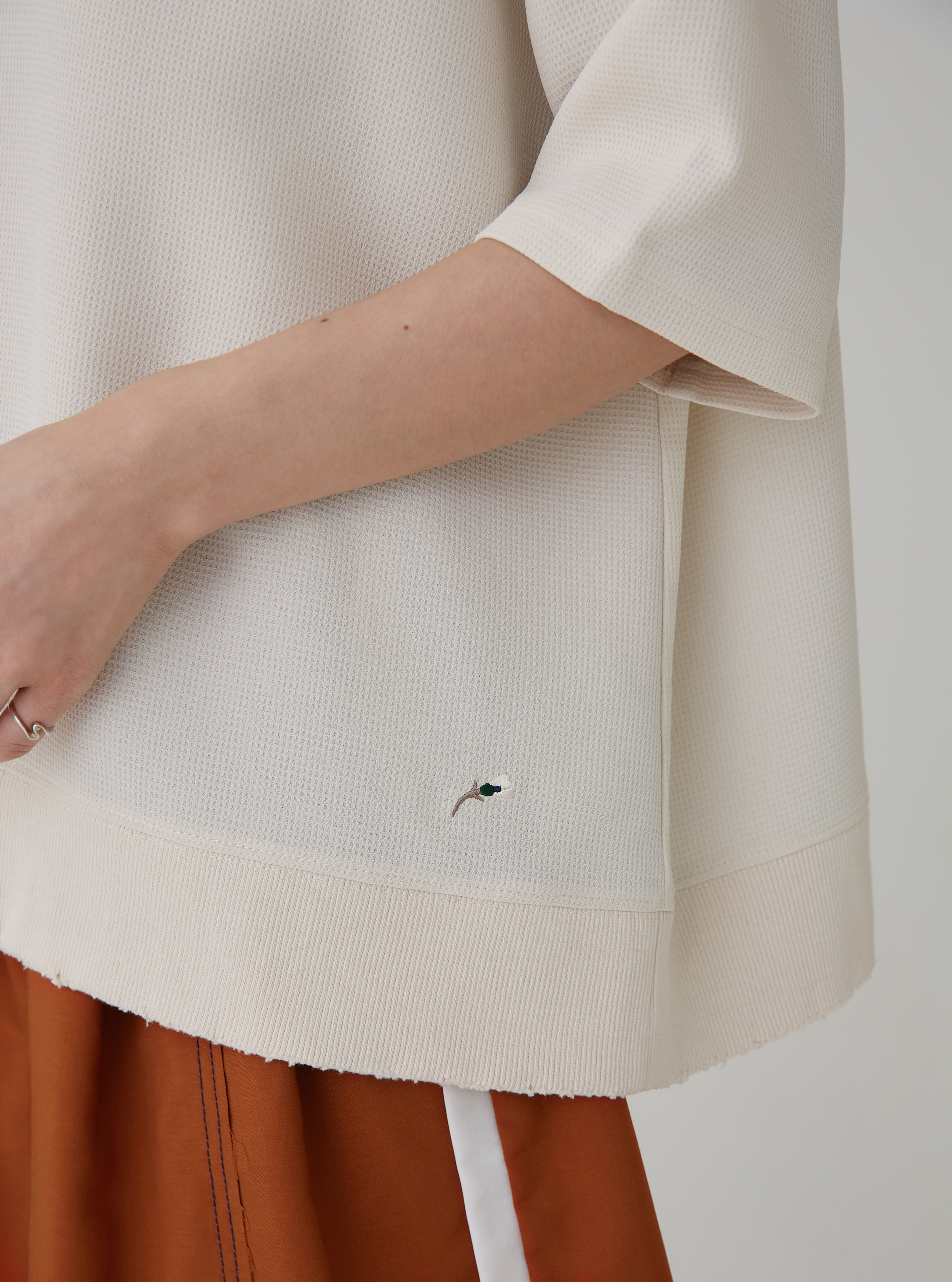 Ripped-edge Waffle Tee | Cream