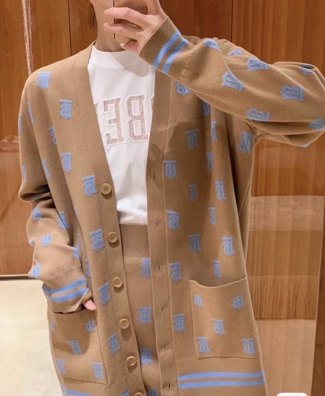 Burberry 奶茶色粉藍logo邊外套8065919 - M