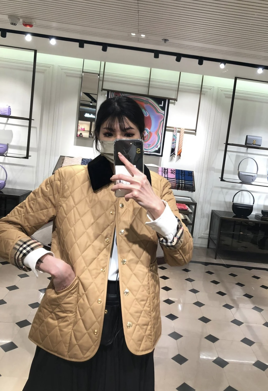 Burberry  奶茶色菱格外套 8049864 -T